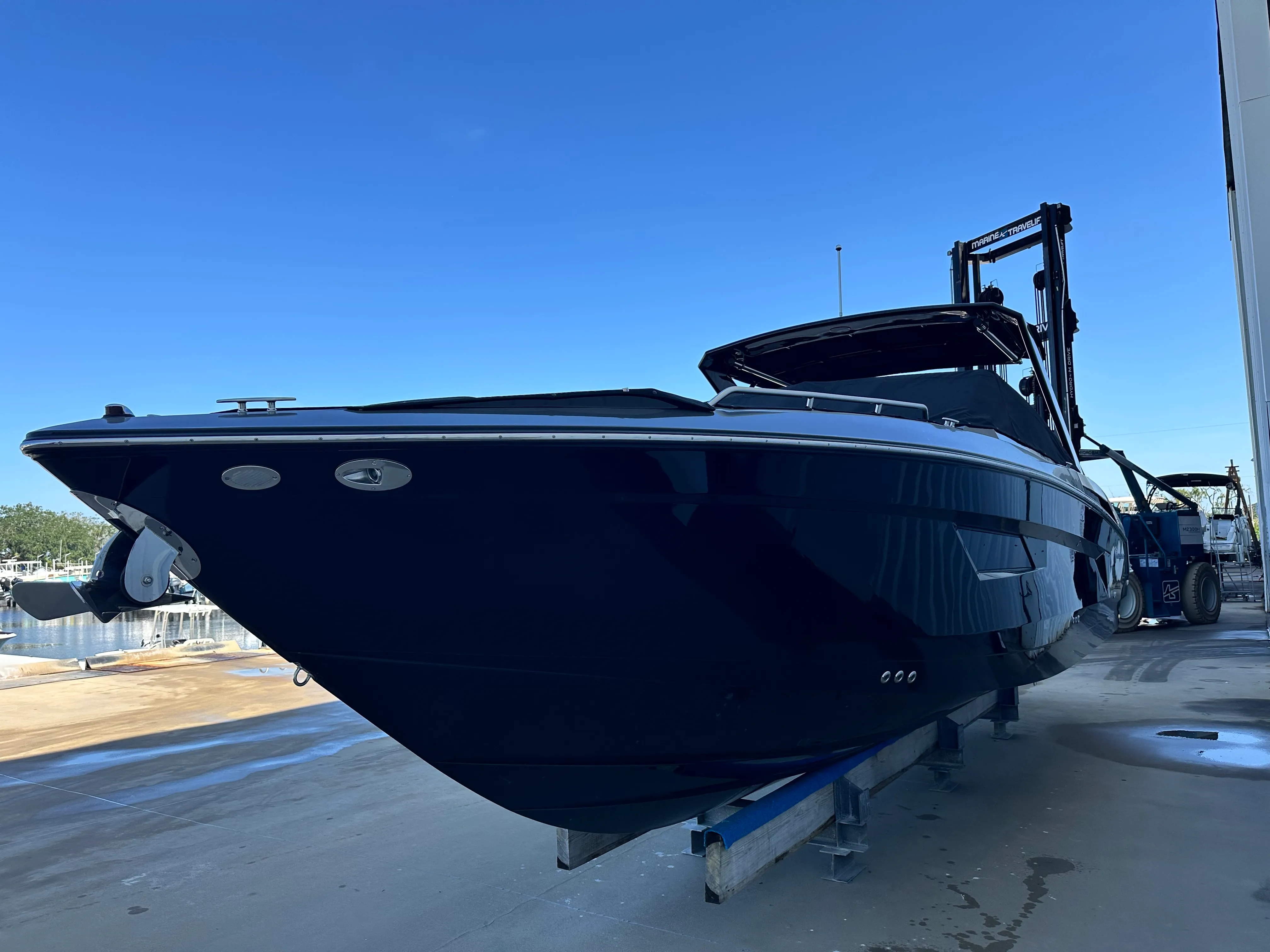 2022 Cruisers Yachts 338 SS OB Image Thumbnail #6