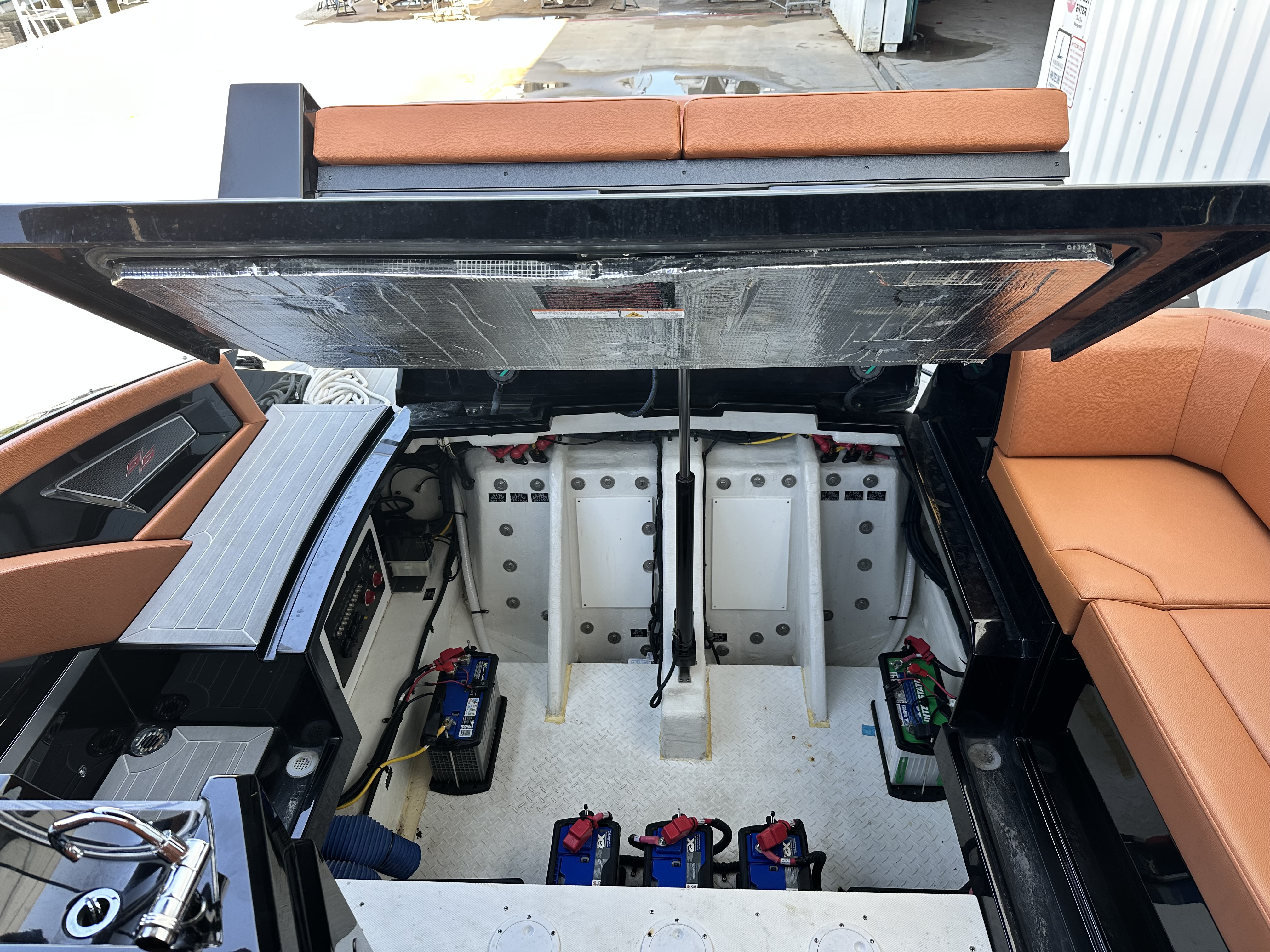 2022 Cruisers Yachts 338 SS OB Image Thumbnail #34
