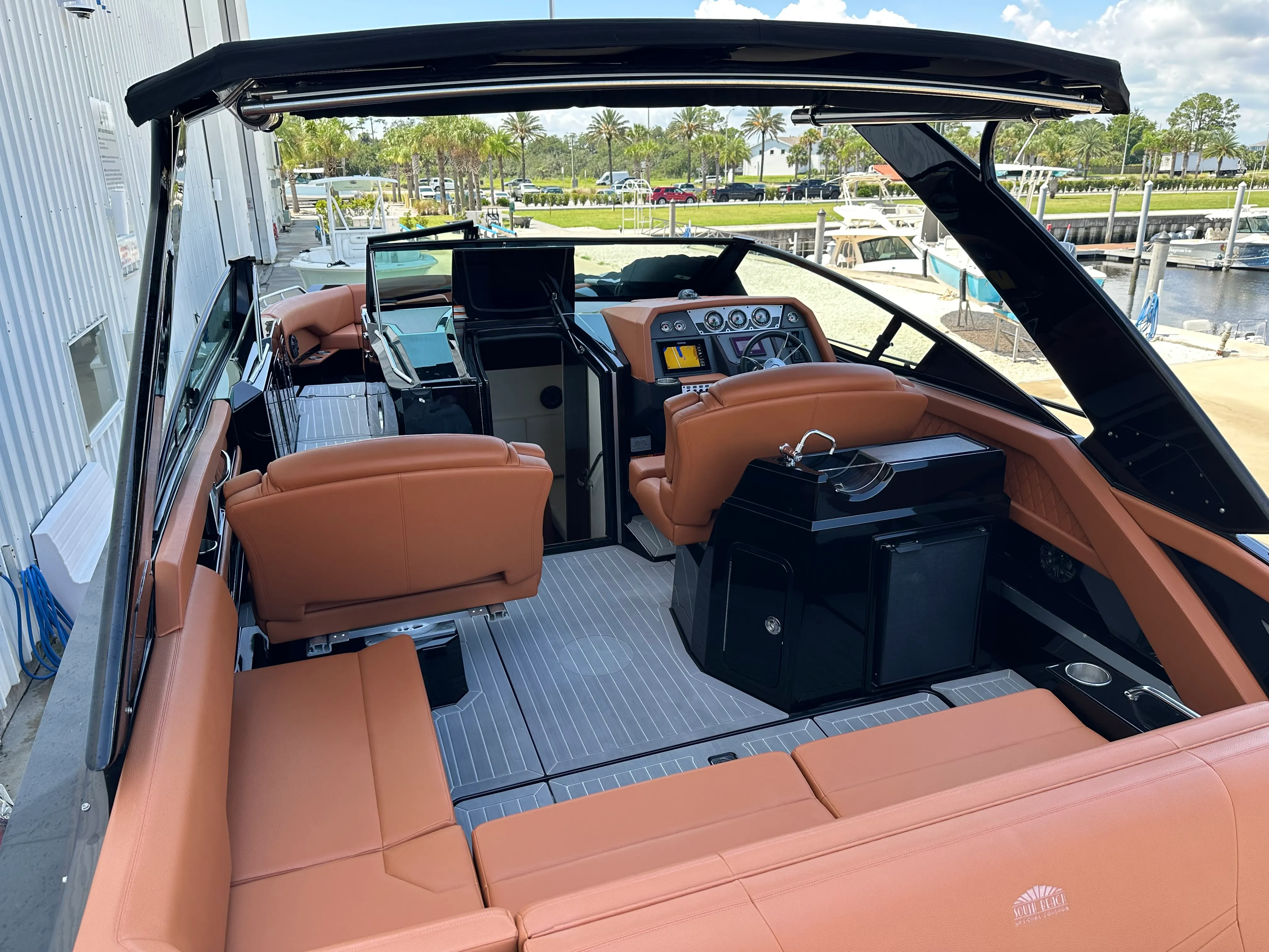 2022 Cruisers Yachts 338 SS OB Image Thumbnail #14