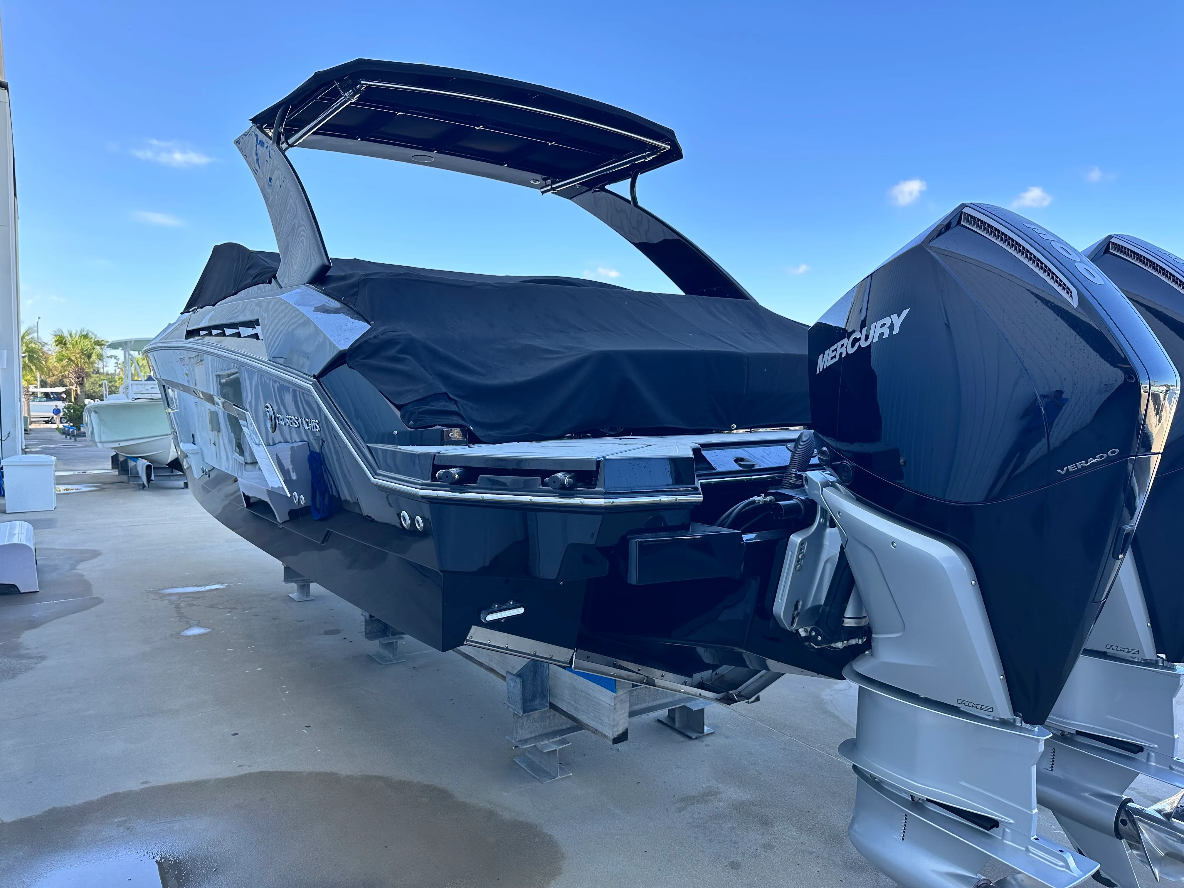 2022 Cruisers Yachts 338 SS OB Image Thumbnail #4
