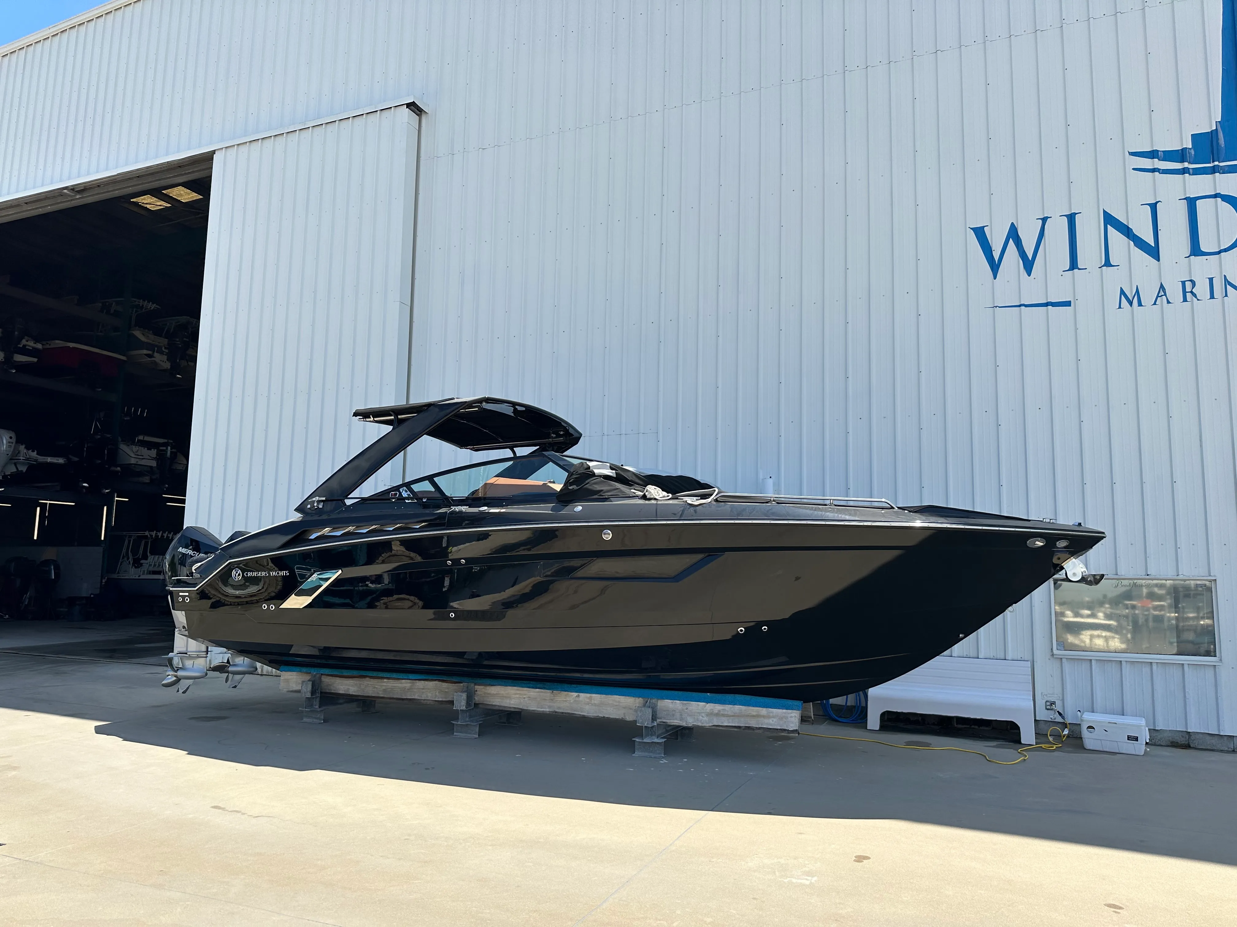 2022 Cruisers Yachts 338 SS OB Image Thumbnail #2