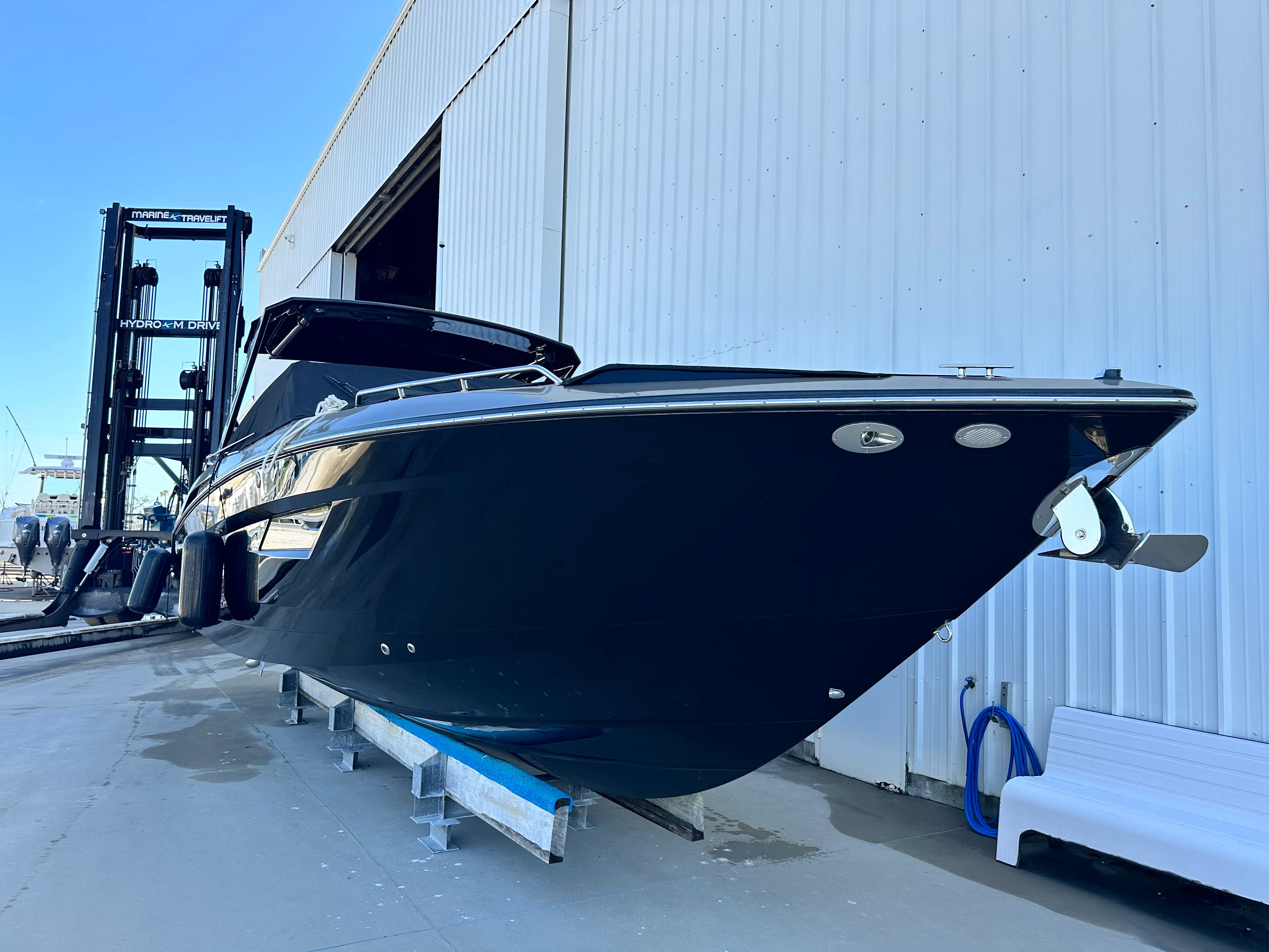 2022 Cruisers Yachts 338 SS OB Image Thumbnail #8