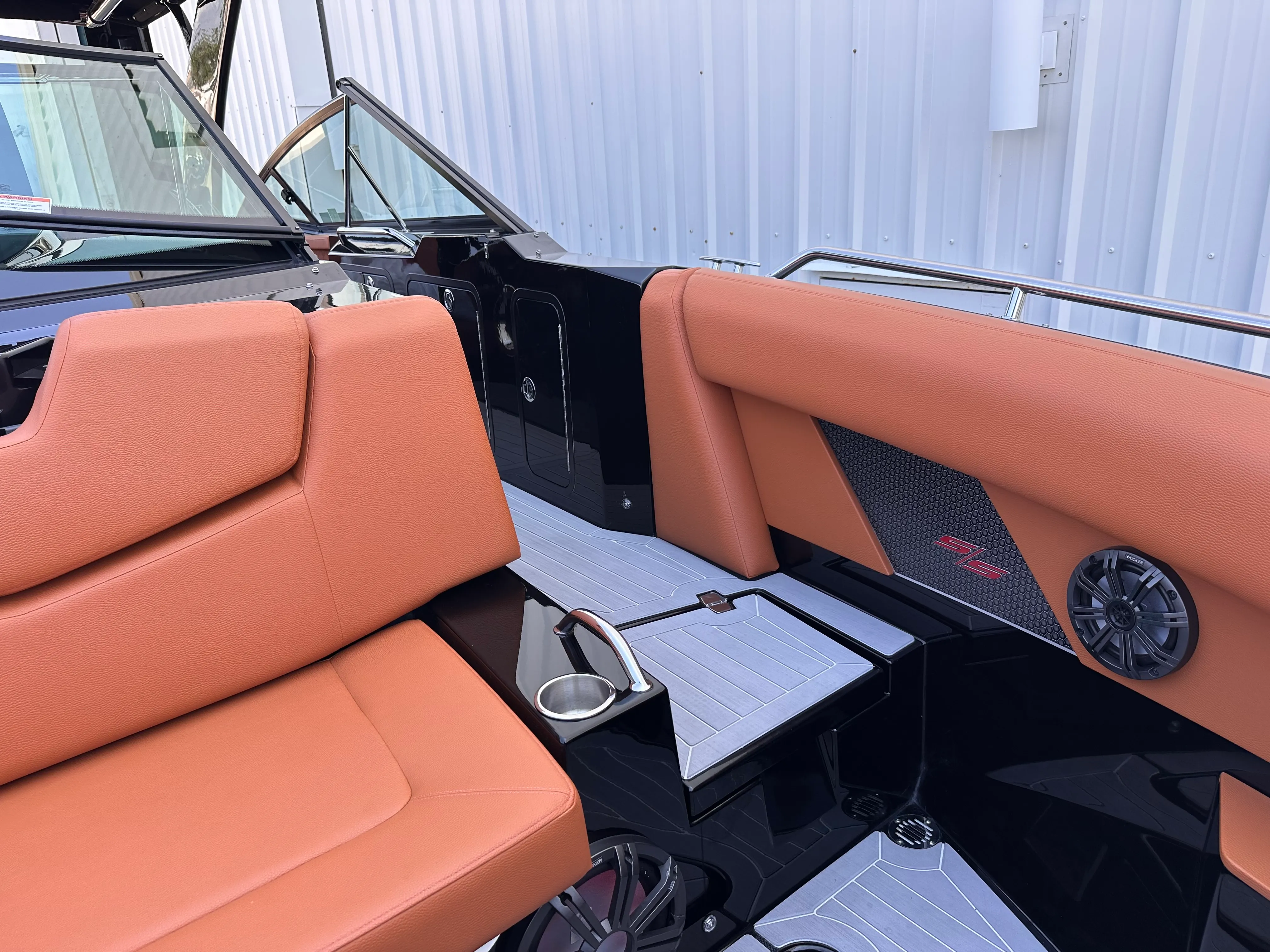 2022 Cruisers Yachts 338 SS OB Image Thumbnail #29