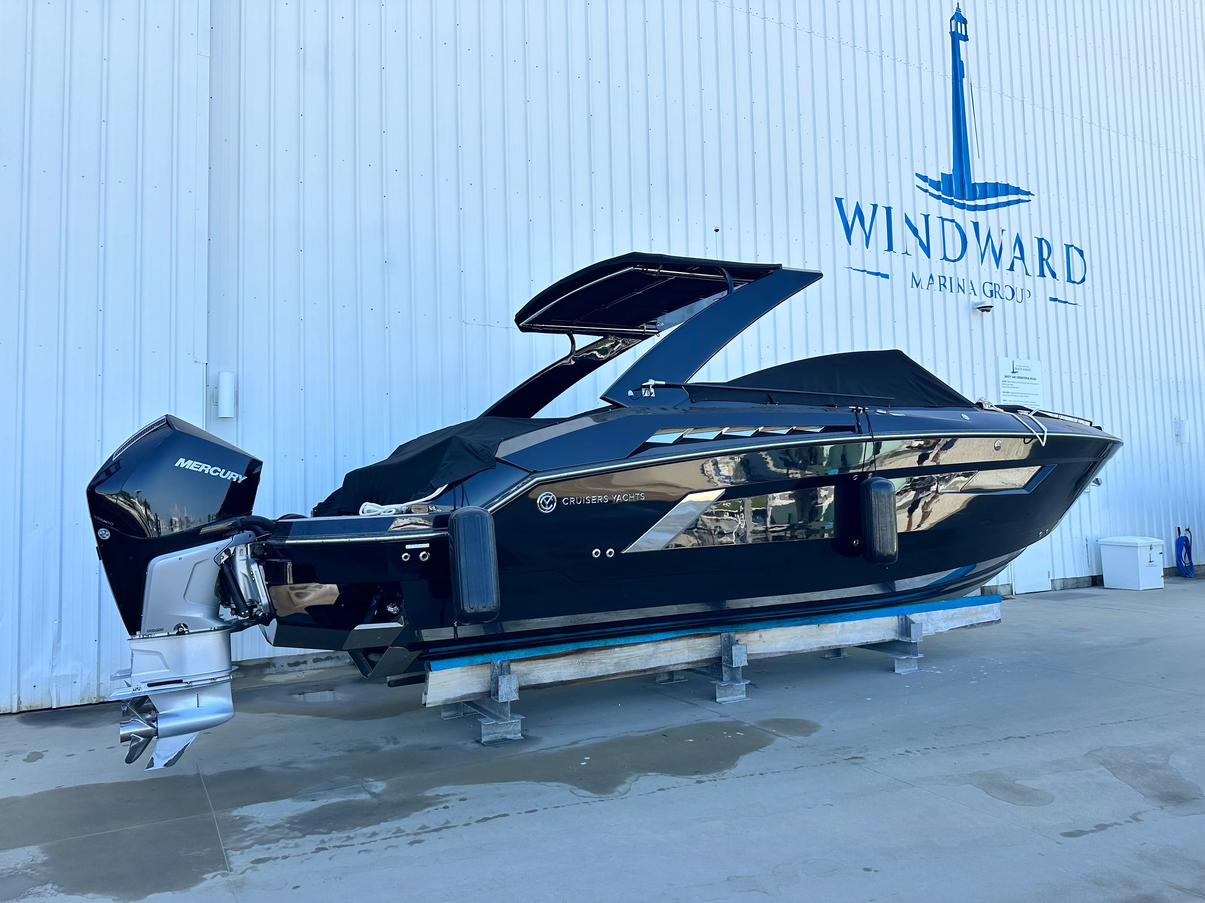 2022 Cruisers Yachts 338 SS OB Image Thumbnail #0