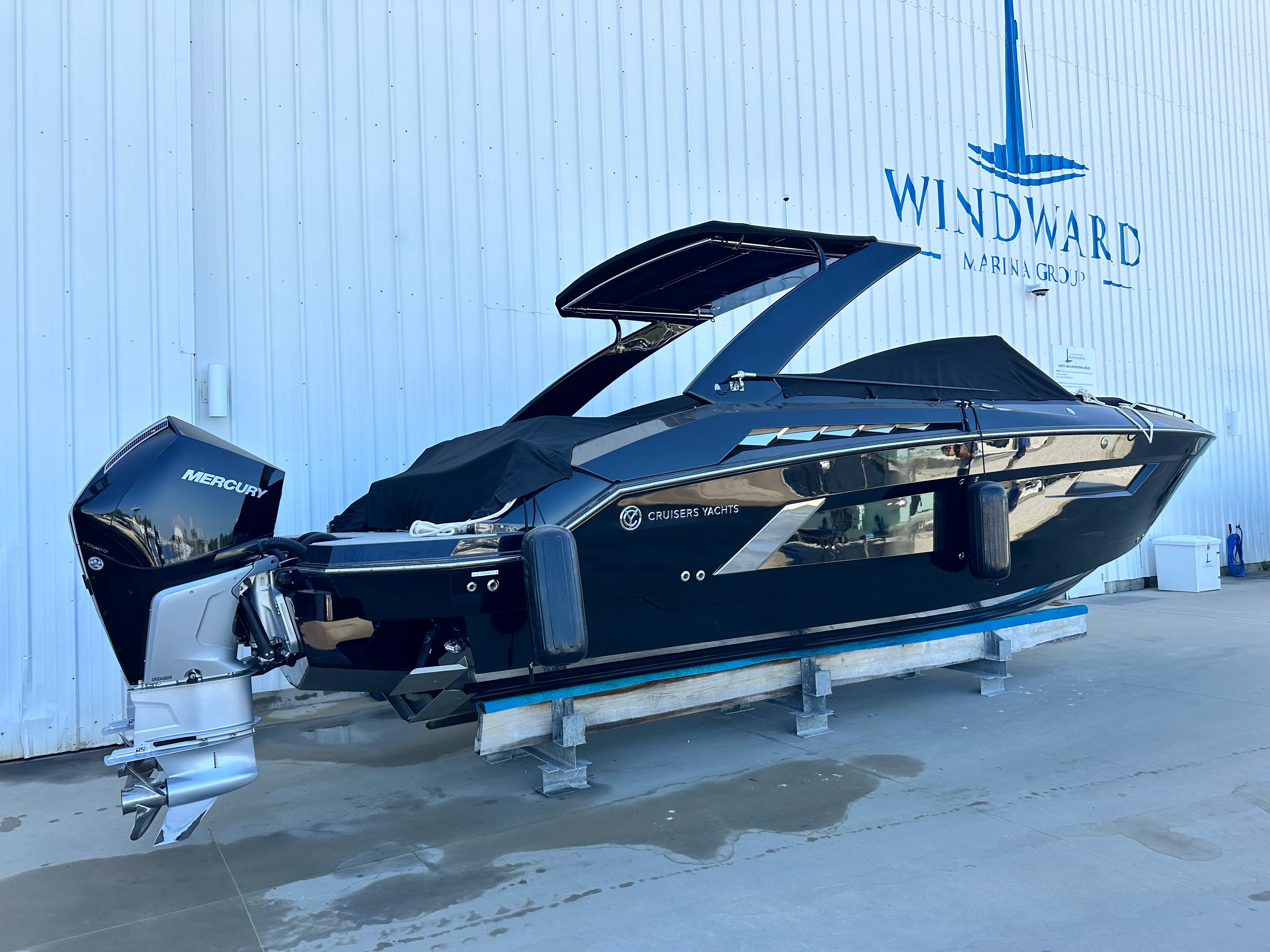 2022 Cruisers Yachts 338 SS OB Image Thumbnail #1