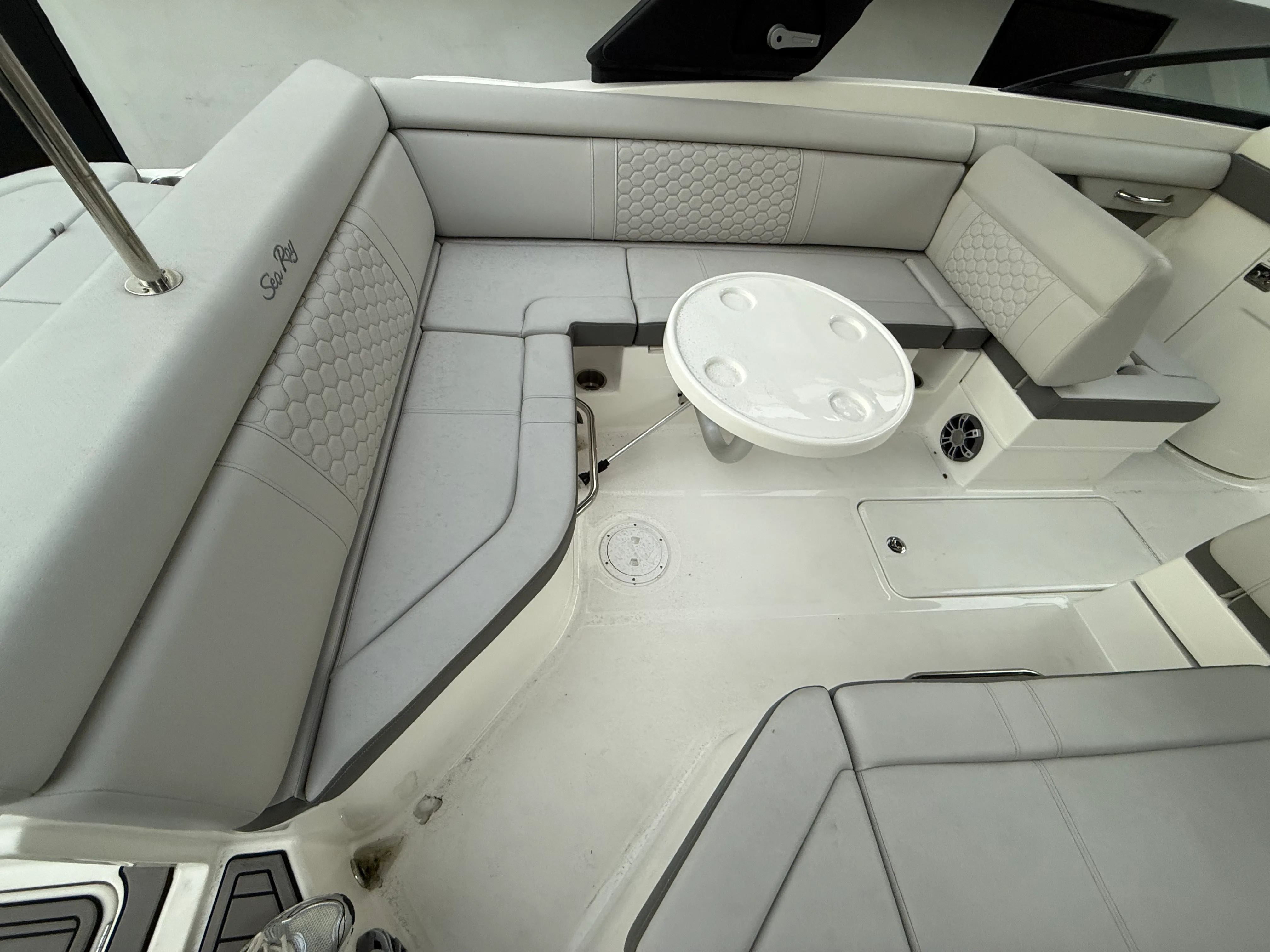 2024 Sea Ray SDX 270 Outboard Image Thumbnail #6