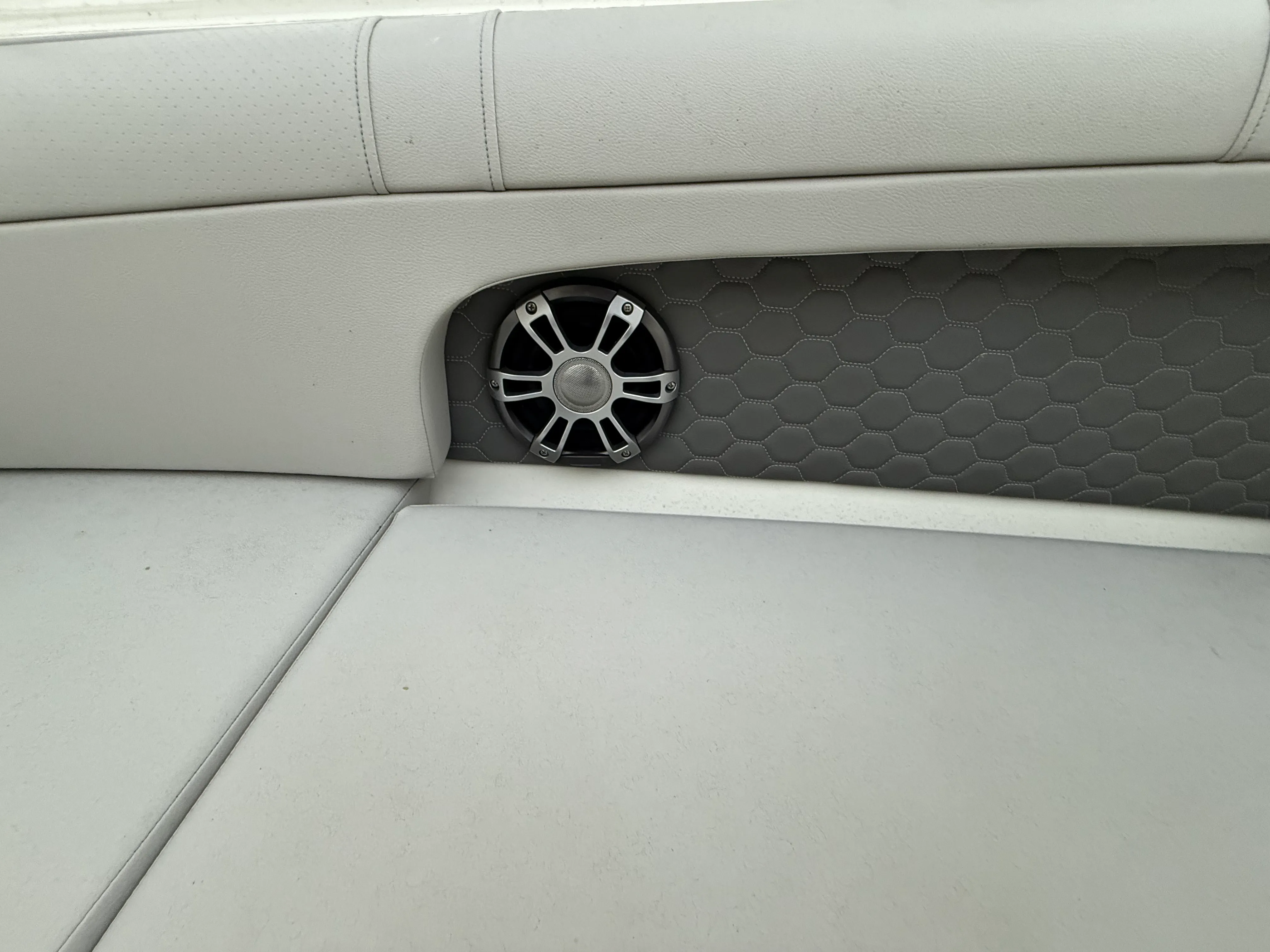 2024 Sea Ray SDX 270 Outboard Image Thumbnail #15