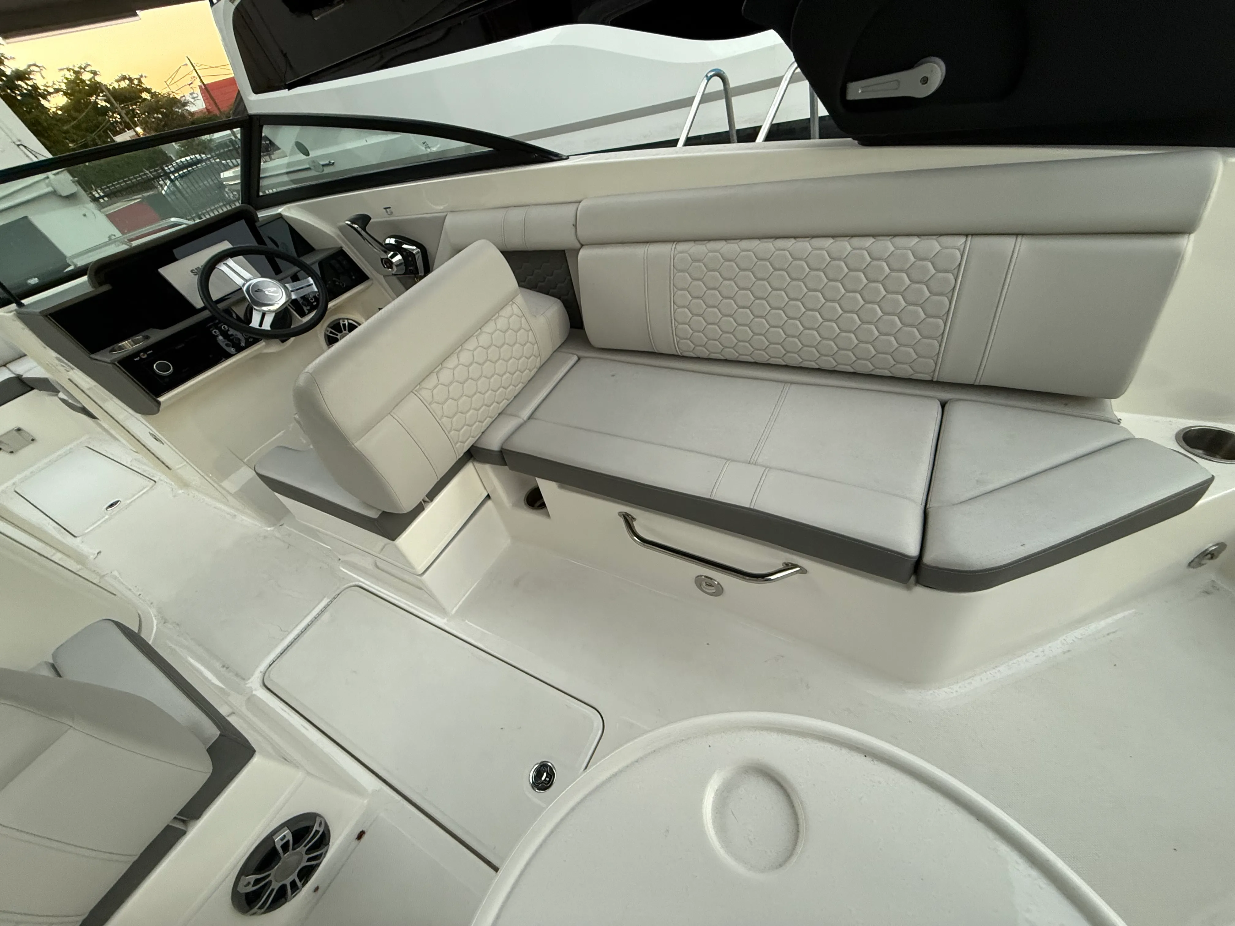 2024 Sea Ray SDX 270 Outboard Image Thumbnail #7