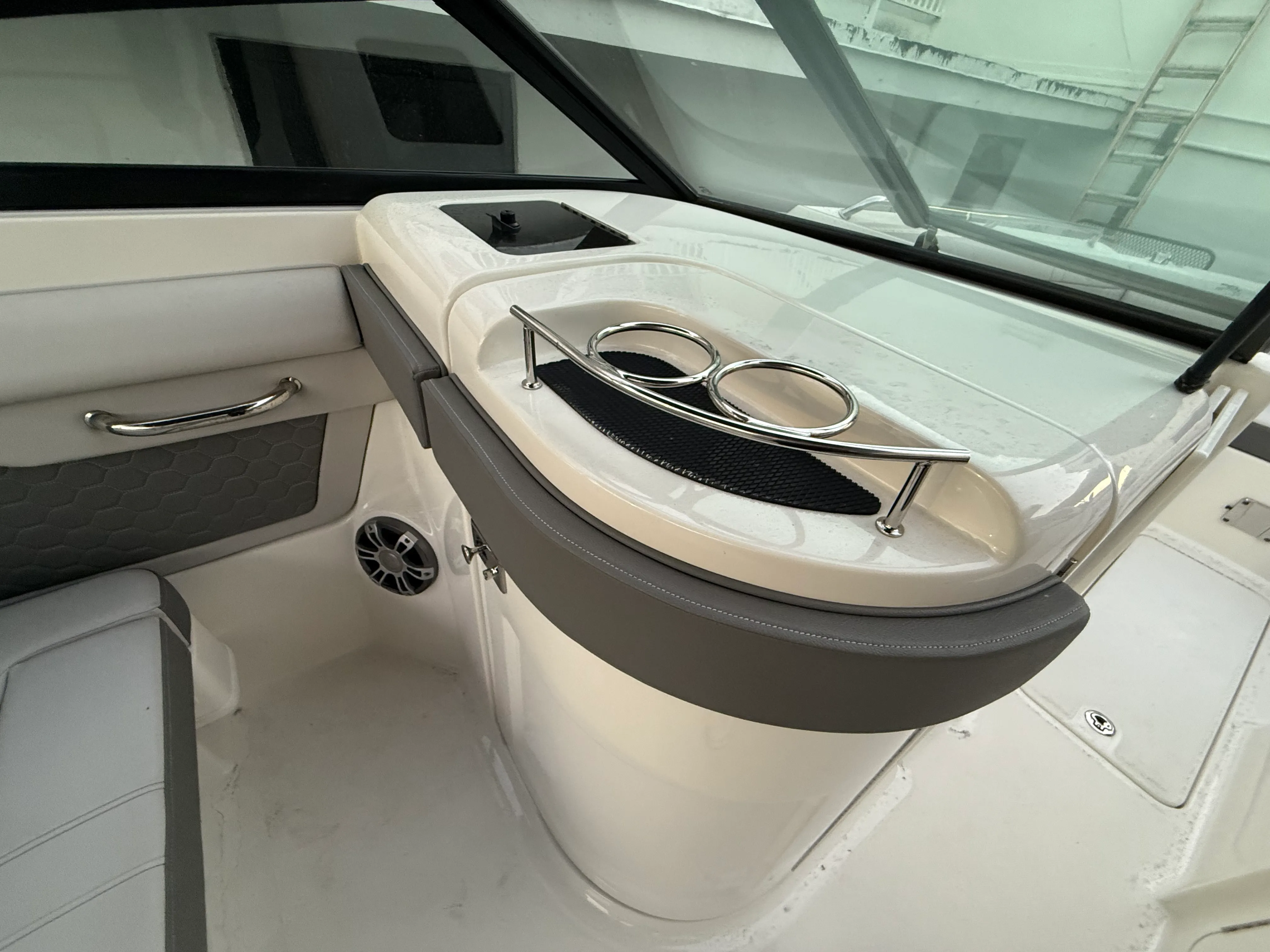 2024 Sea Ray SDX 270 Outboard Image Thumbnail #18