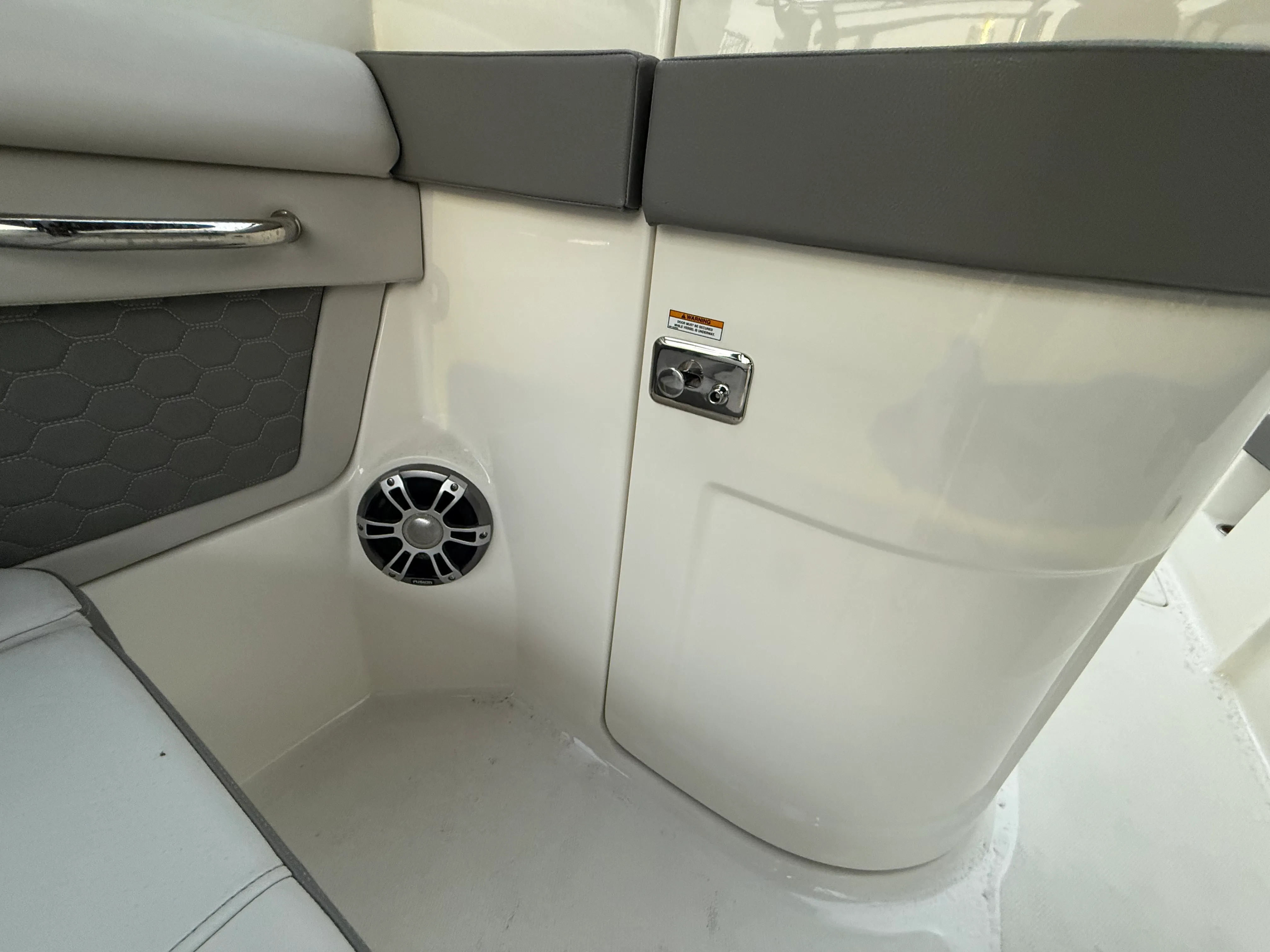 2024 Sea Ray SDX 270 Outboard Image Thumbnail #19