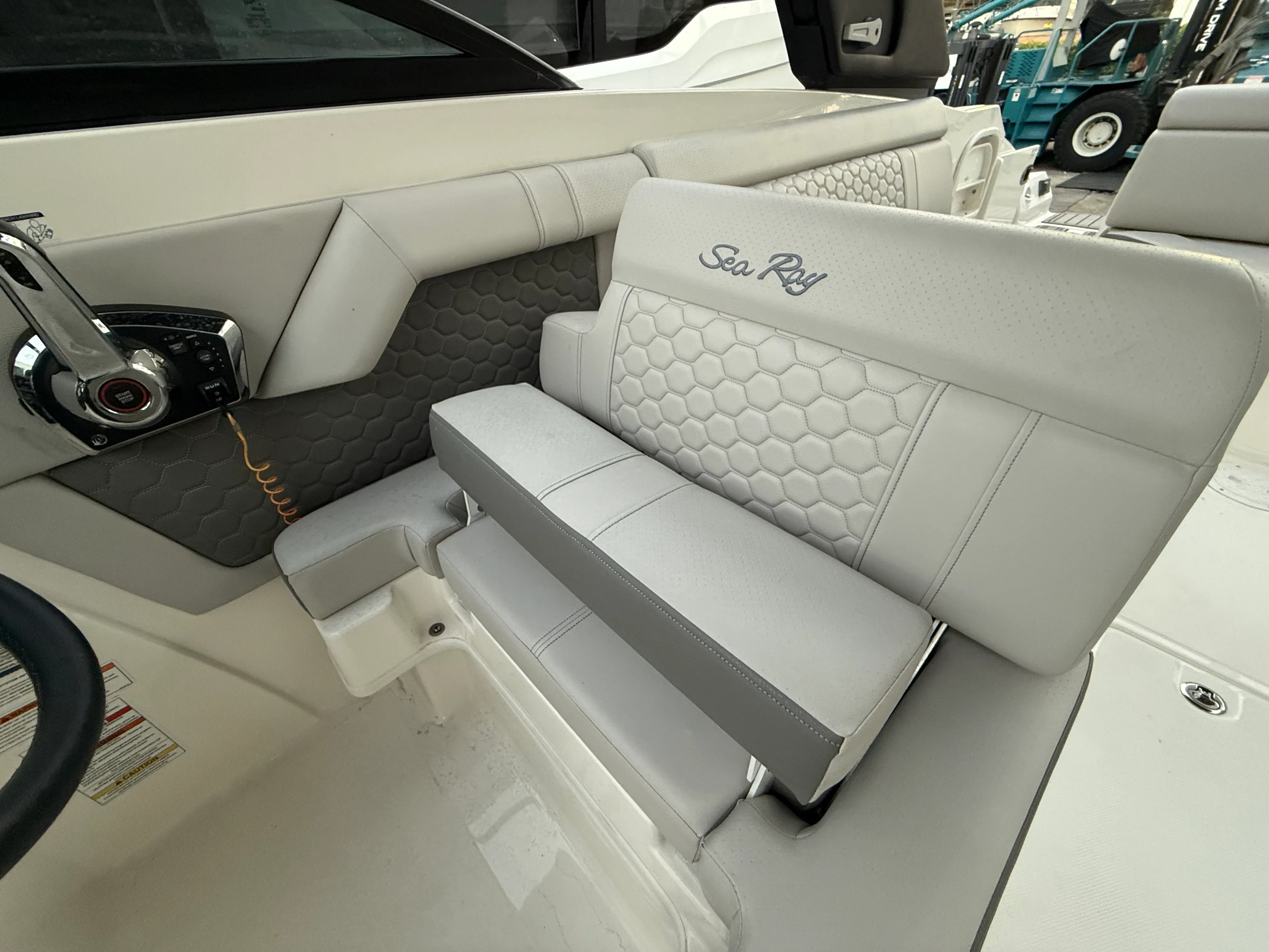 2024 Sea Ray SDX 270 Outboard Image Thumbnail #10