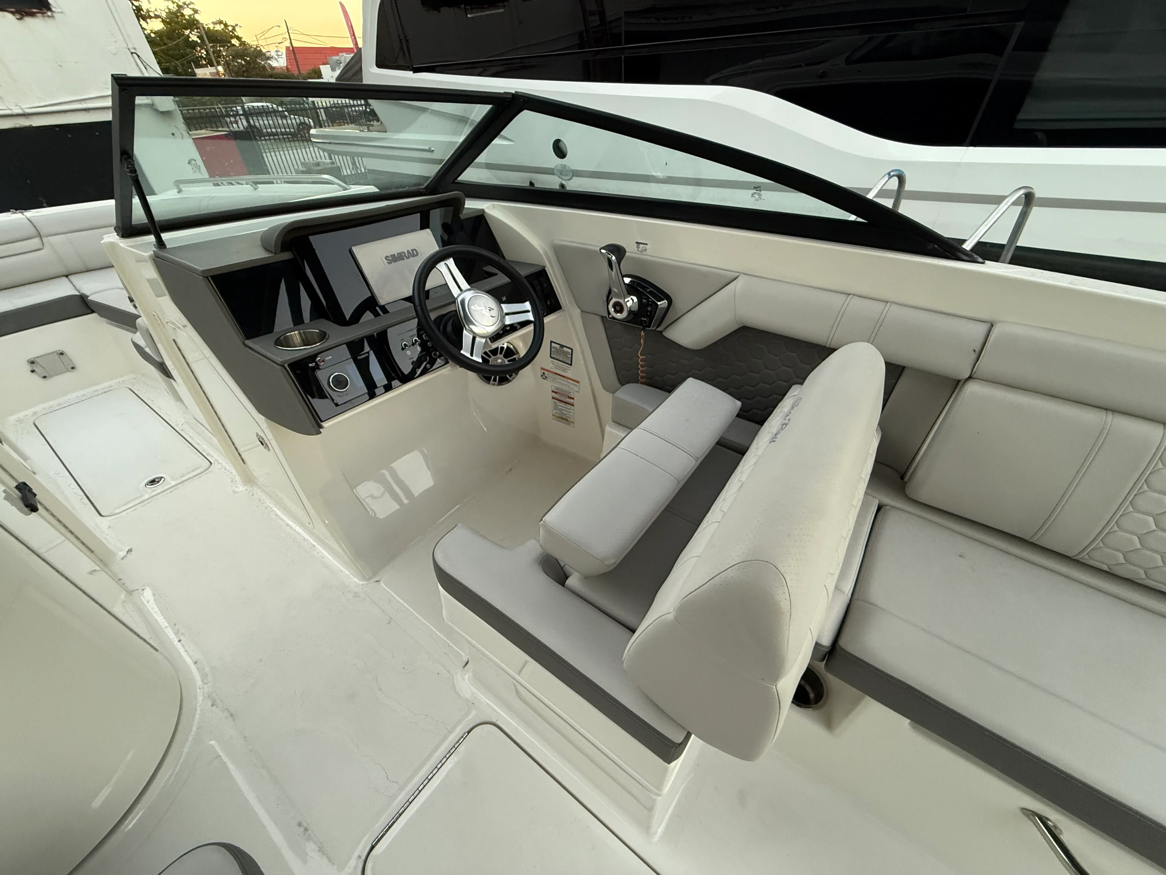 2024 Sea Ray SDX 270 Outboard Image Thumbnail #8