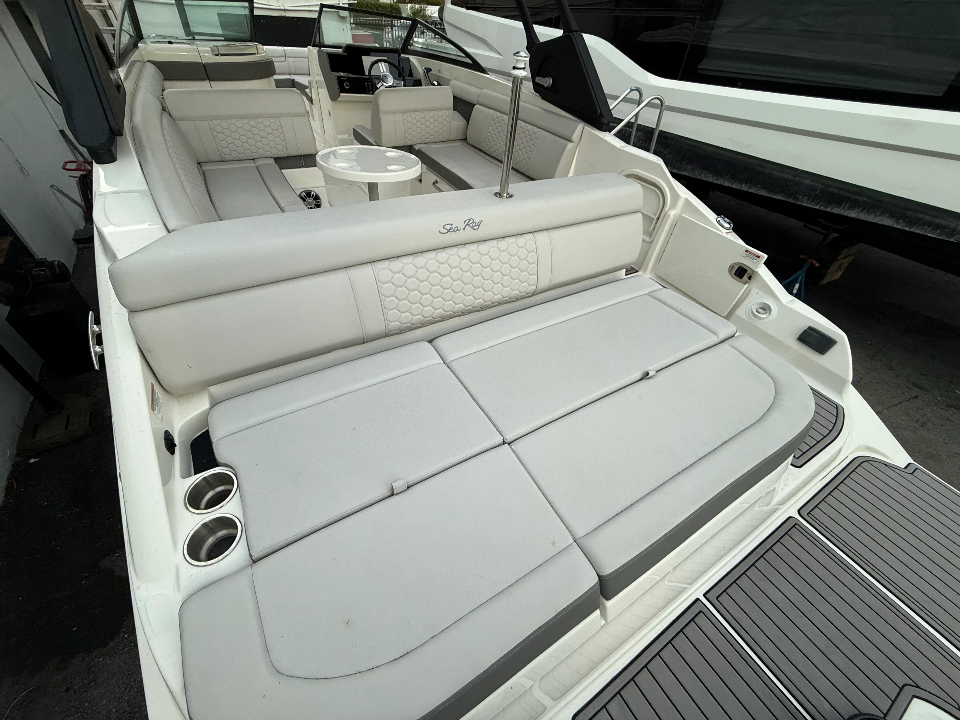 2024 Sea Ray SDX 270 Outboard Image Thumbnail #3