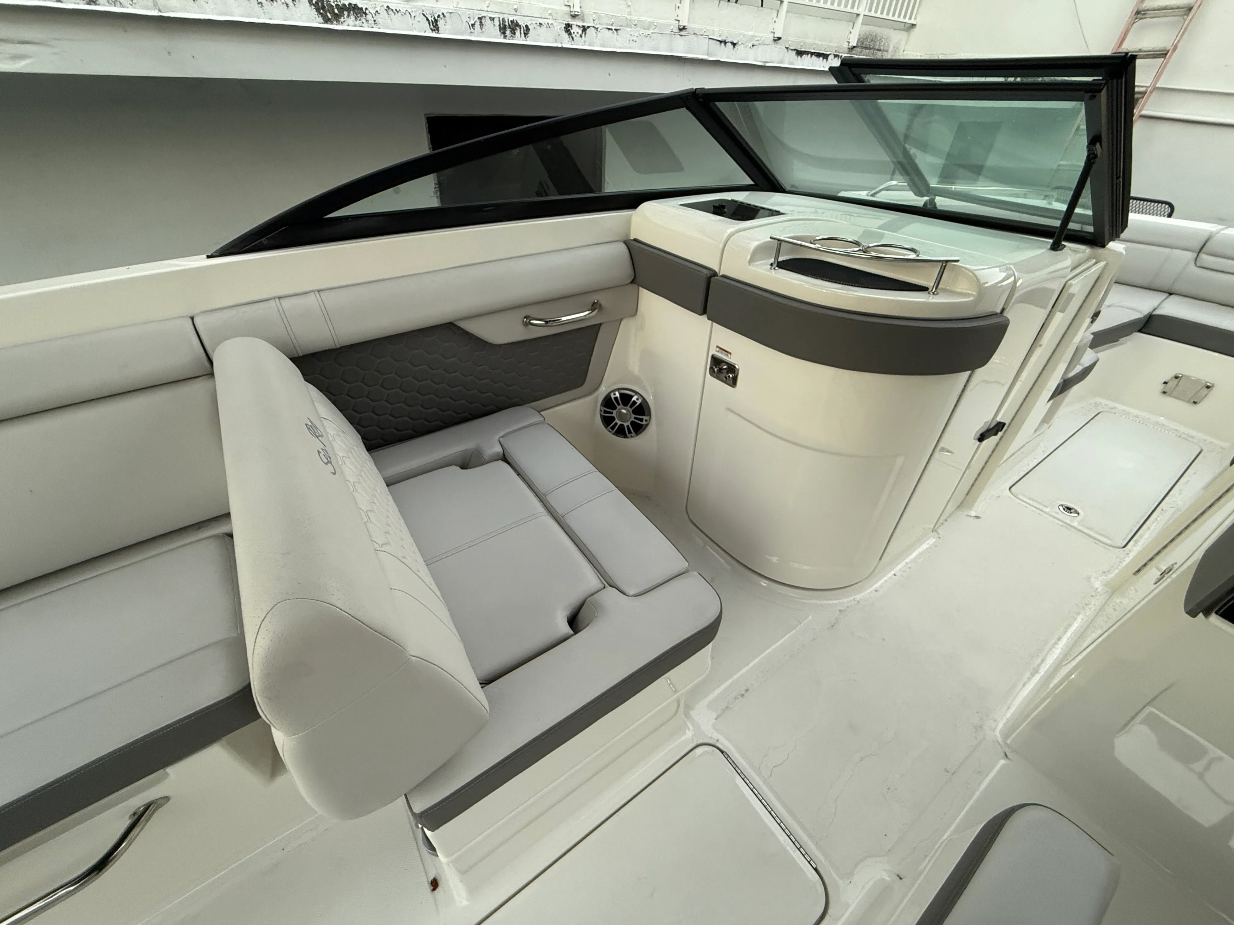 2024 Sea Ray SDX 270 Outboard Image Thumbnail #9