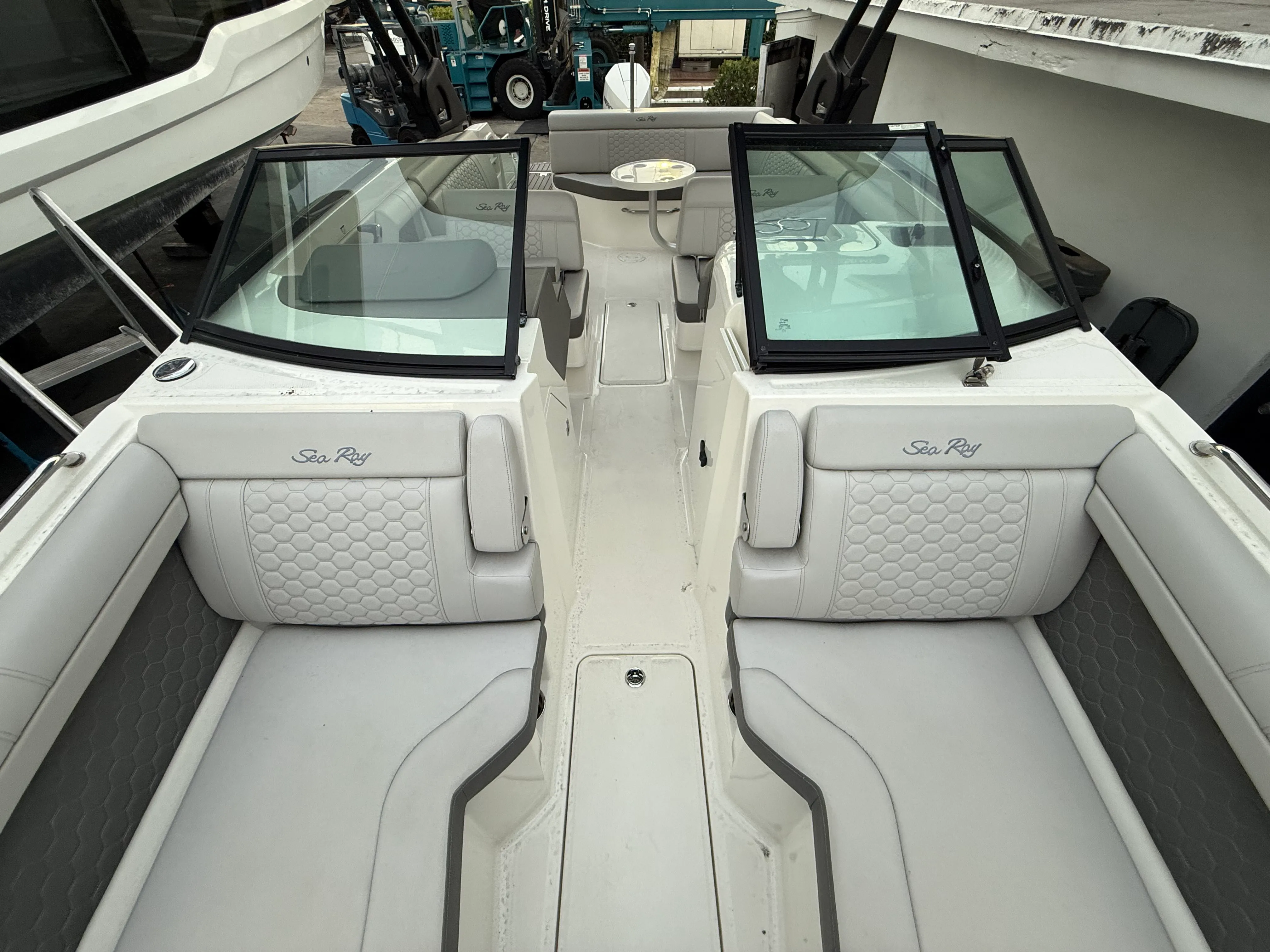 2024 Sea Ray SDX 270 Outboard Image Thumbnail #16