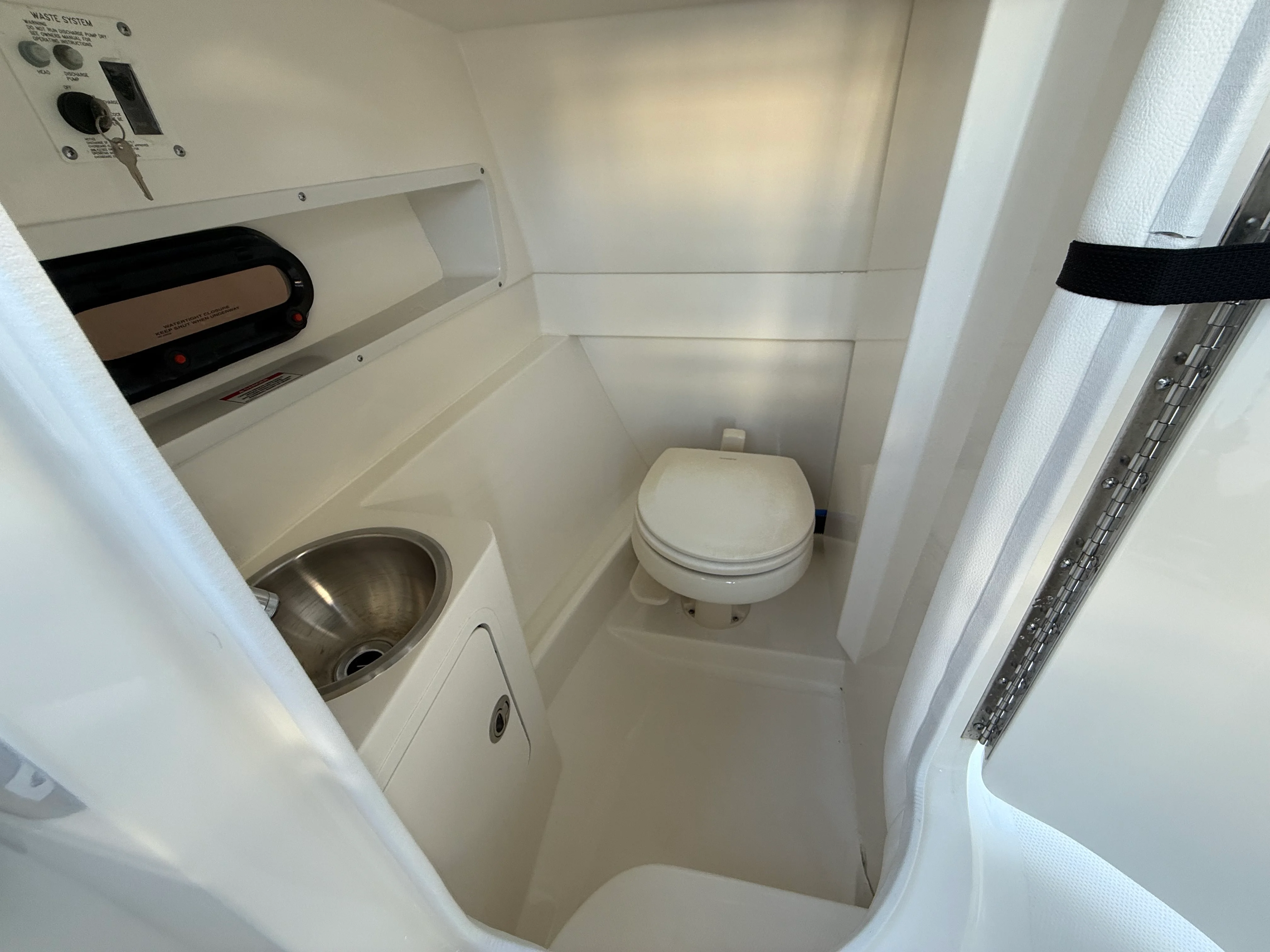 2024 Sea Ray SDX 270 Outboard Image Thumbnail #20