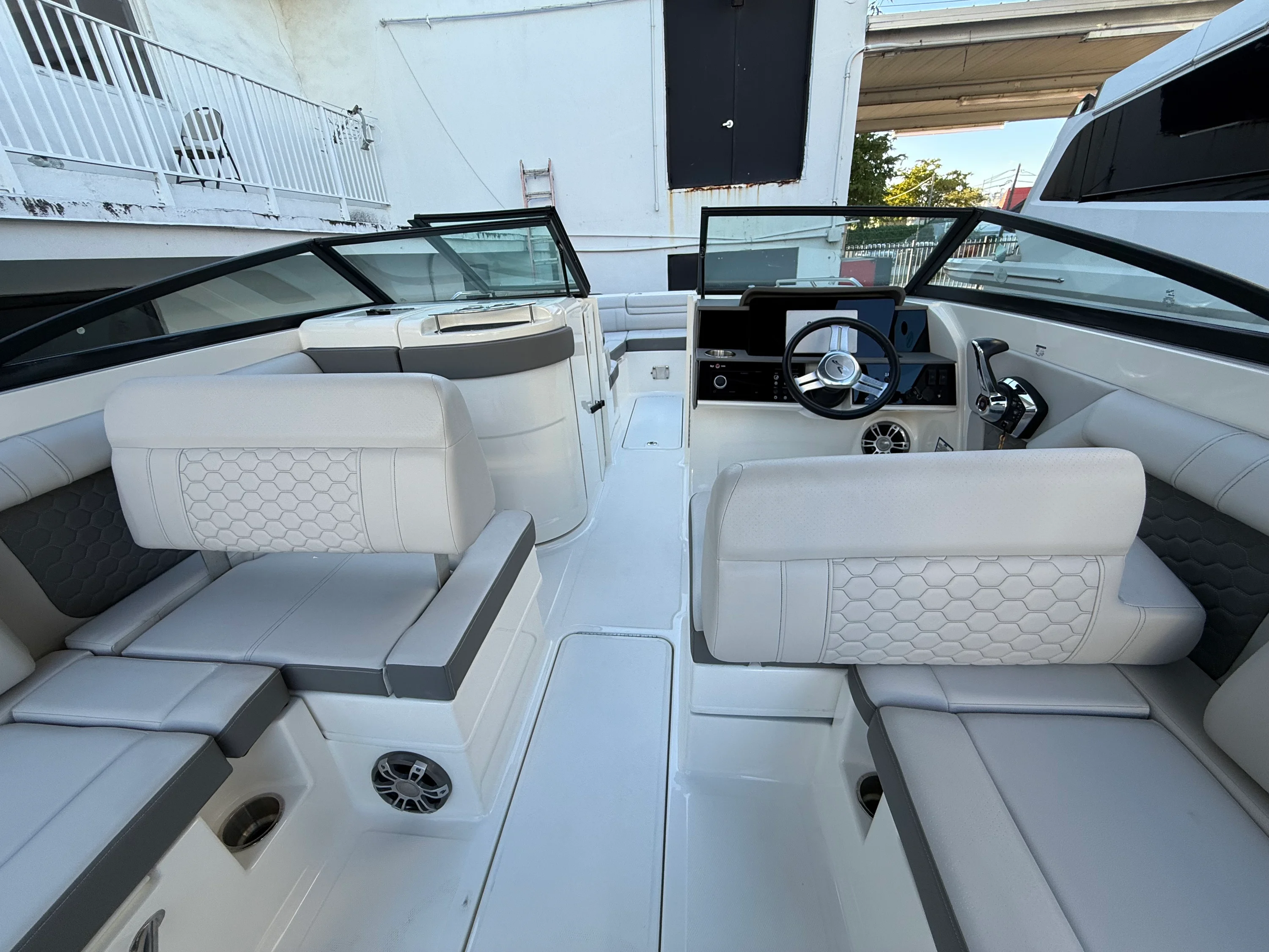 2024 Sea Ray SDX 270 Outboard Image Thumbnail #8