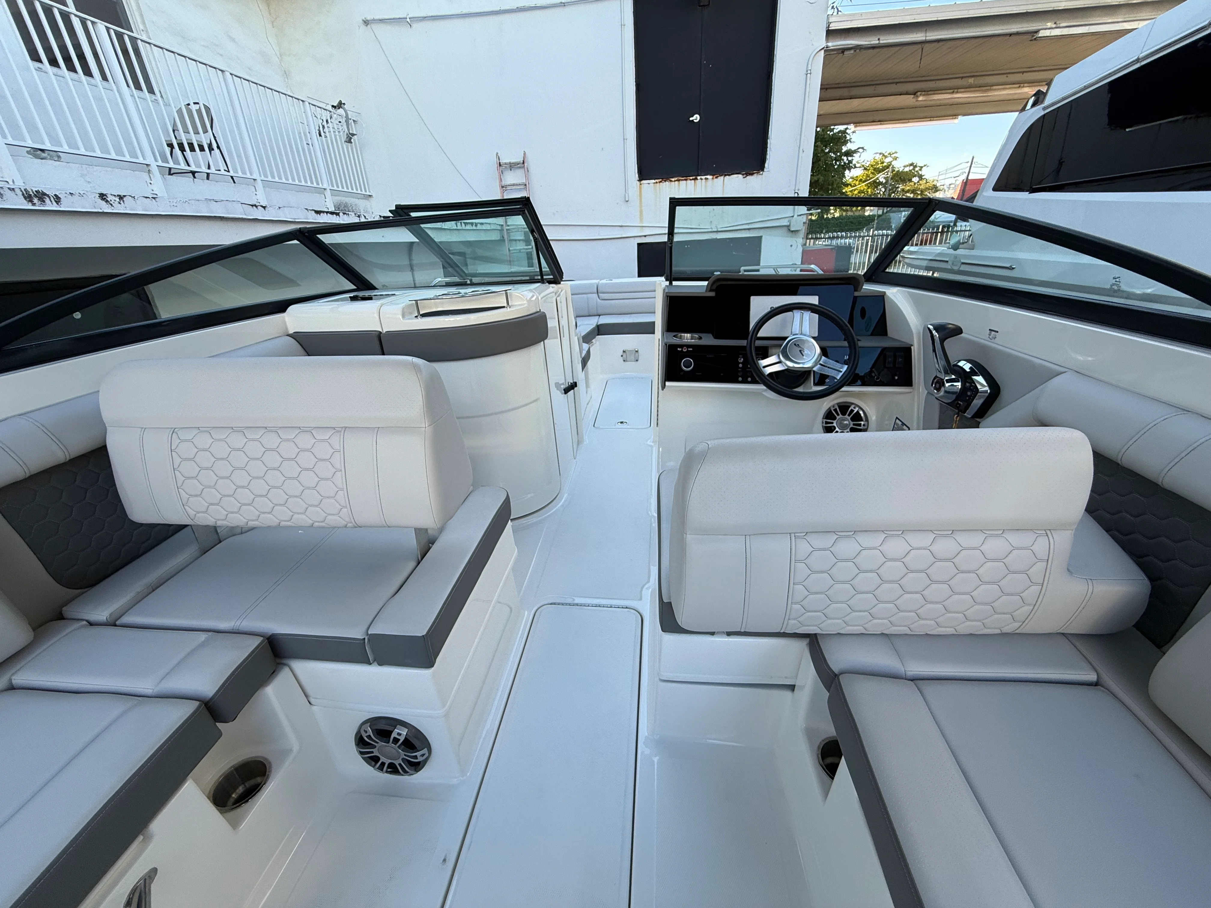 2024 Sea Ray SDX 270 Outboard Image Thumbnail #8