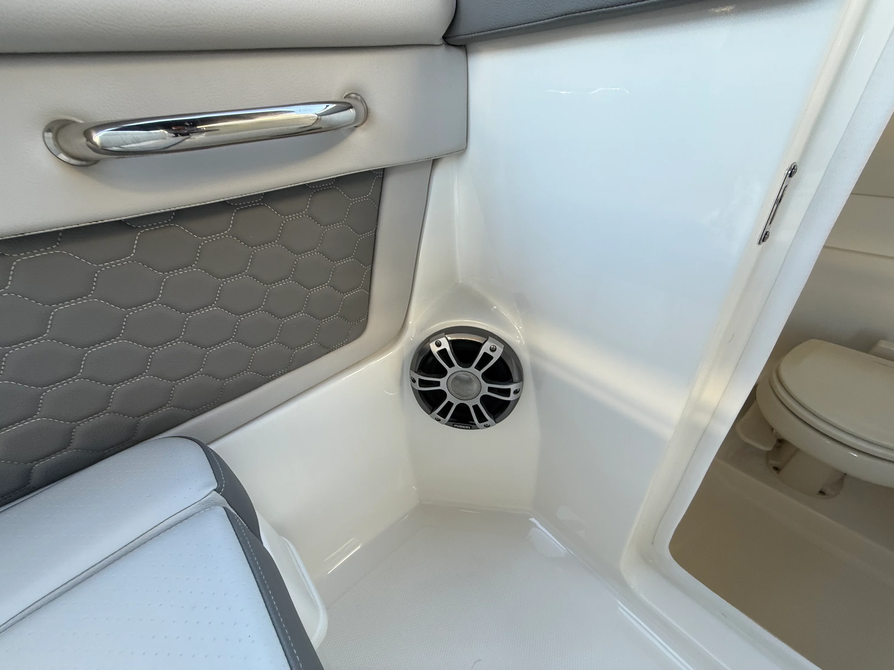 2024 Sea Ray SDX 270 Outboard Image Thumbnail #18