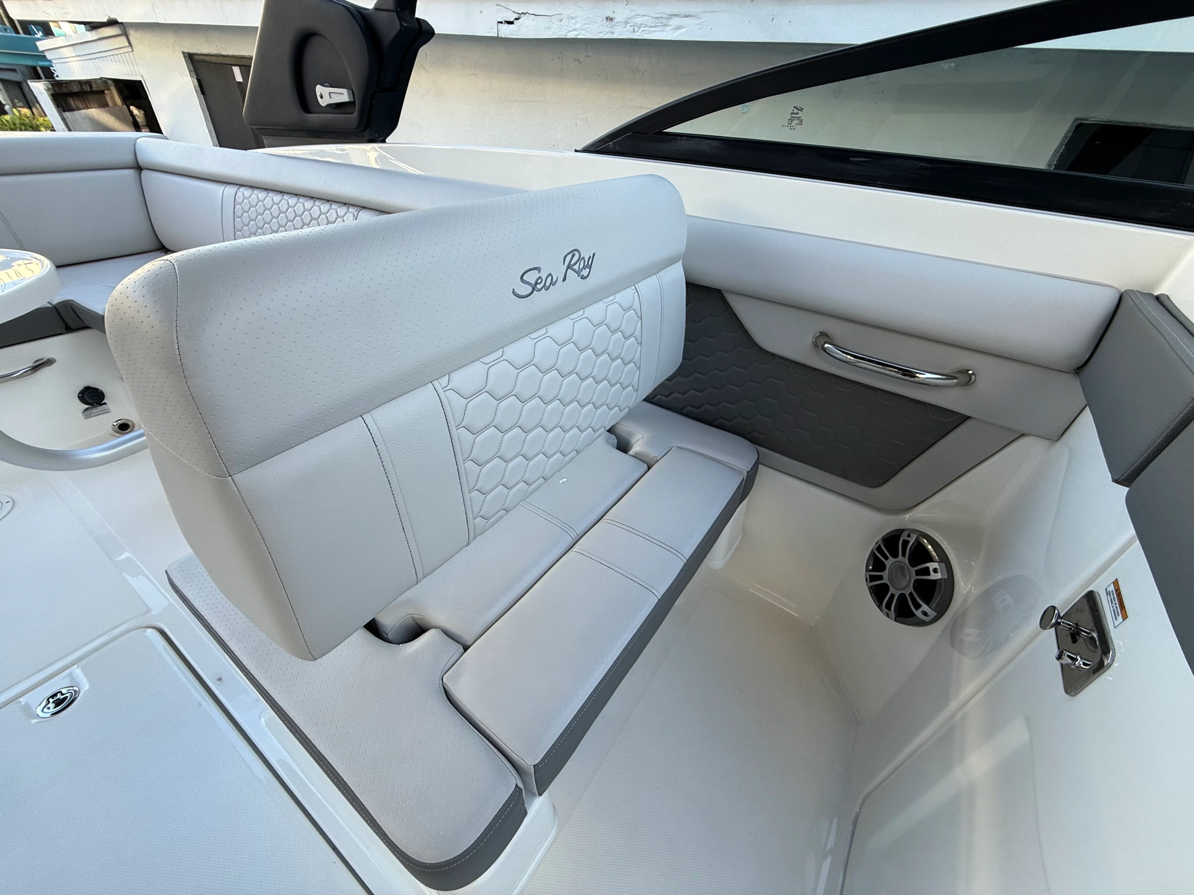 2024 Sea Ray SDX 270 Outboard Image Thumbnail #12