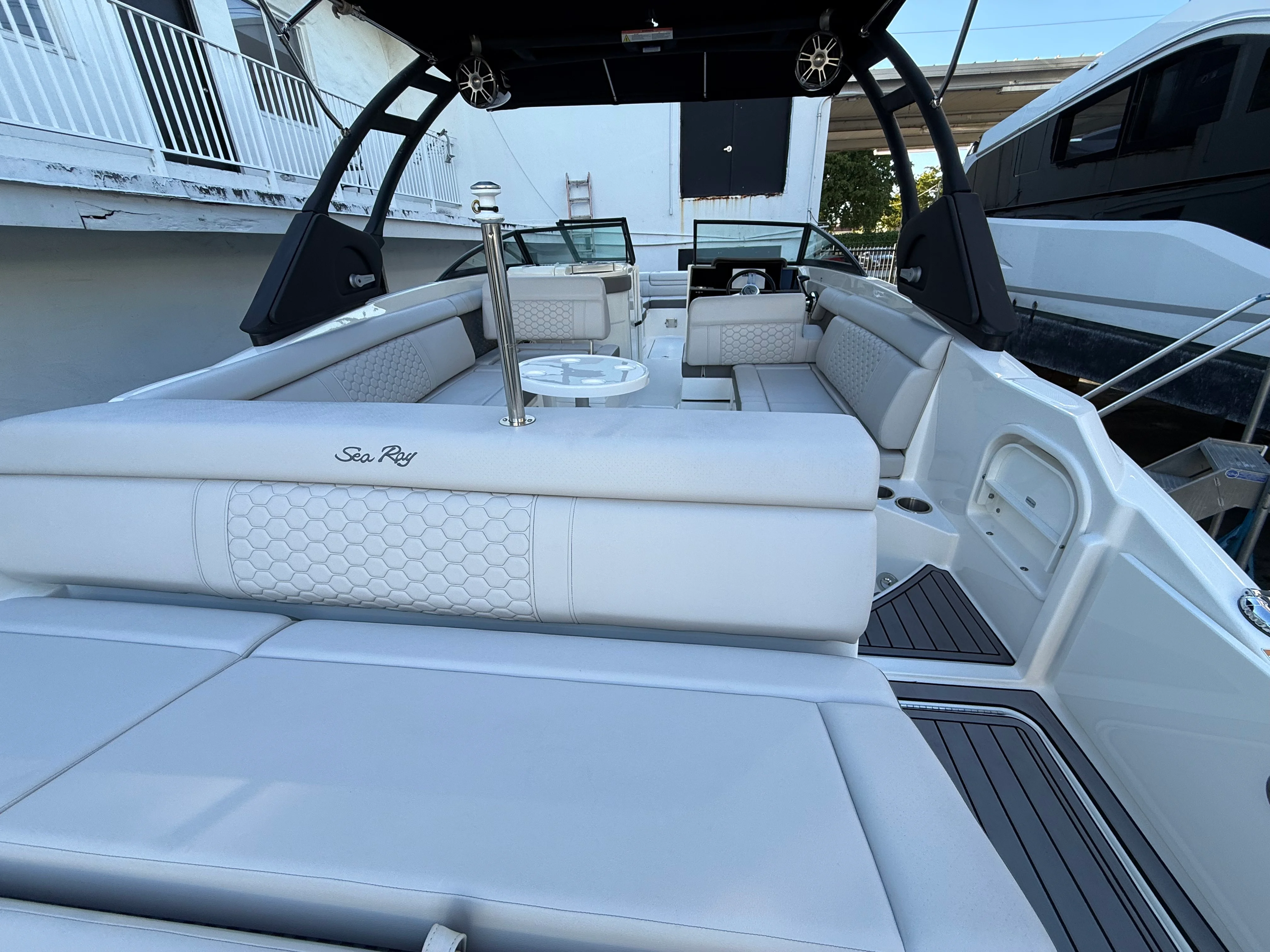 2024 Sea Ray SDX 270 Outboard Image Thumbnail #4