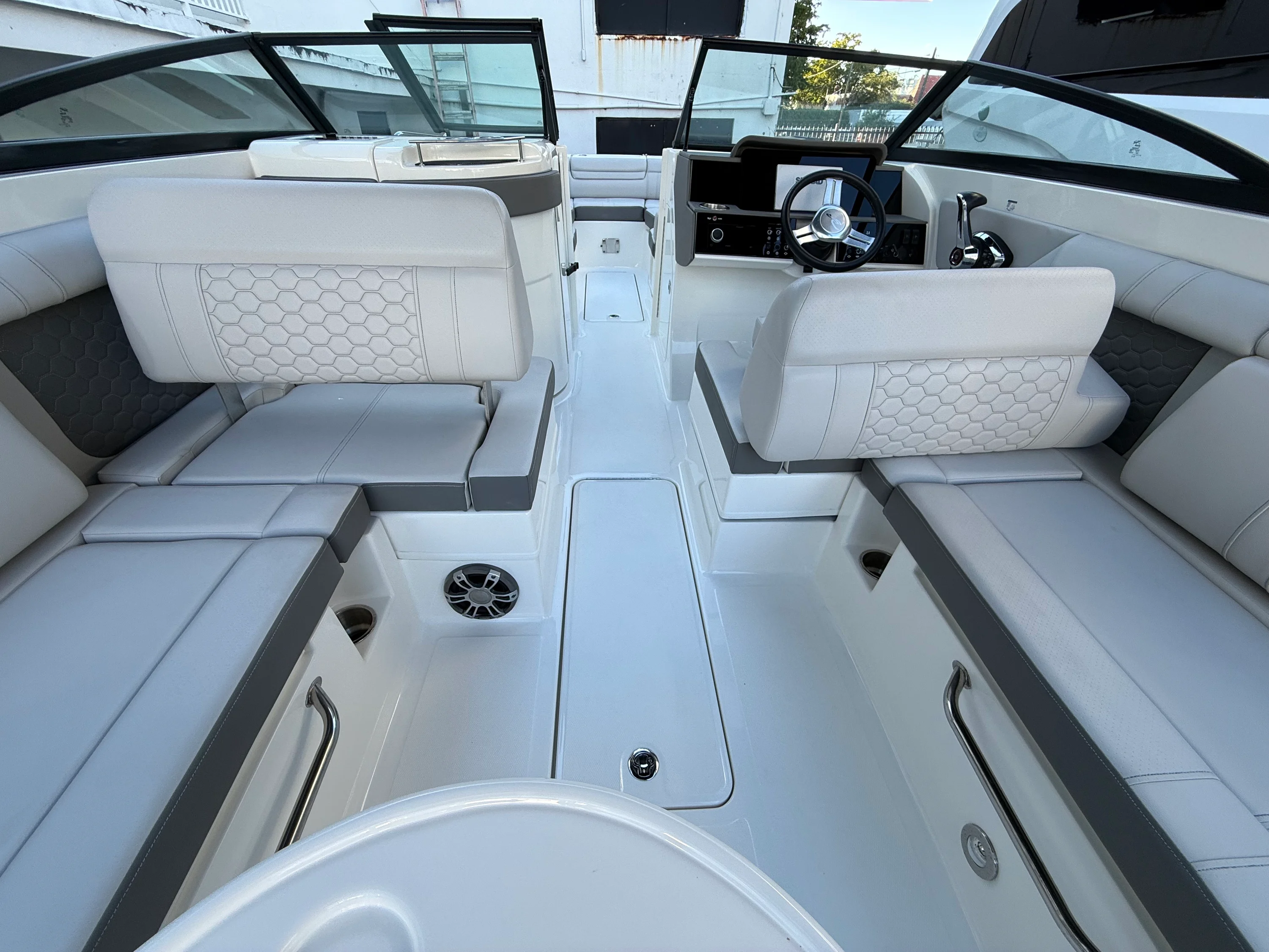 2024 Sea Ray SDX 270 Outboard Image Thumbnail #6