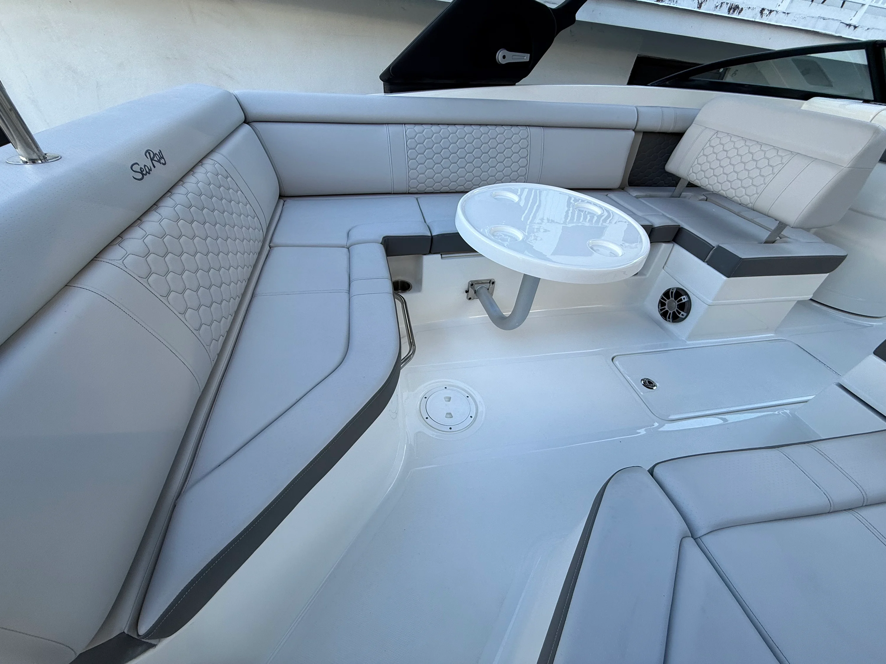 2024 Sea Ray SDX 270 Outboard Image Thumbnail #5