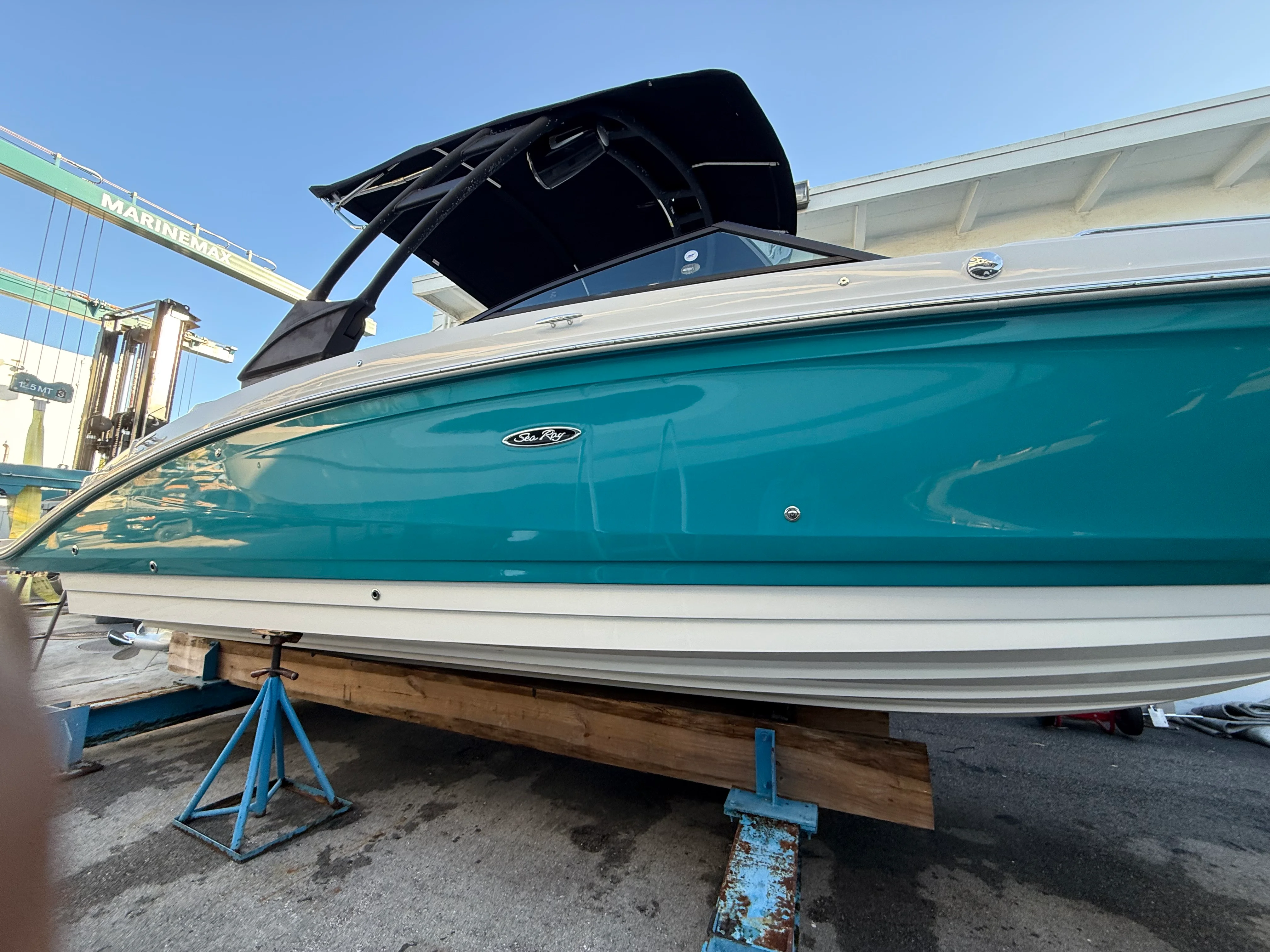 2024 Sea Ray SDX 270 Outboard Image Thumbnail #2