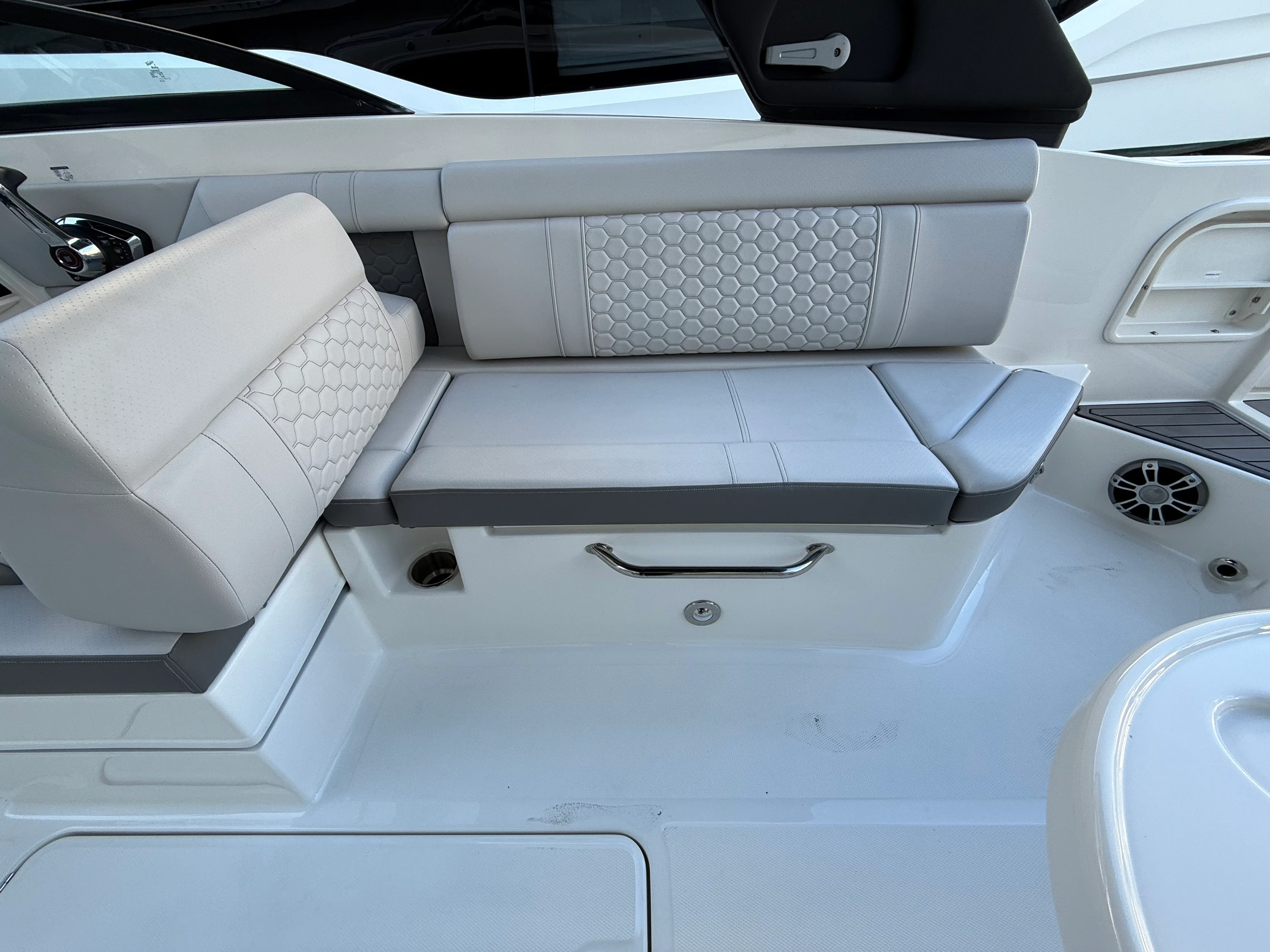 2024 Sea Ray SDX 270 Outboard Image Thumbnail #7