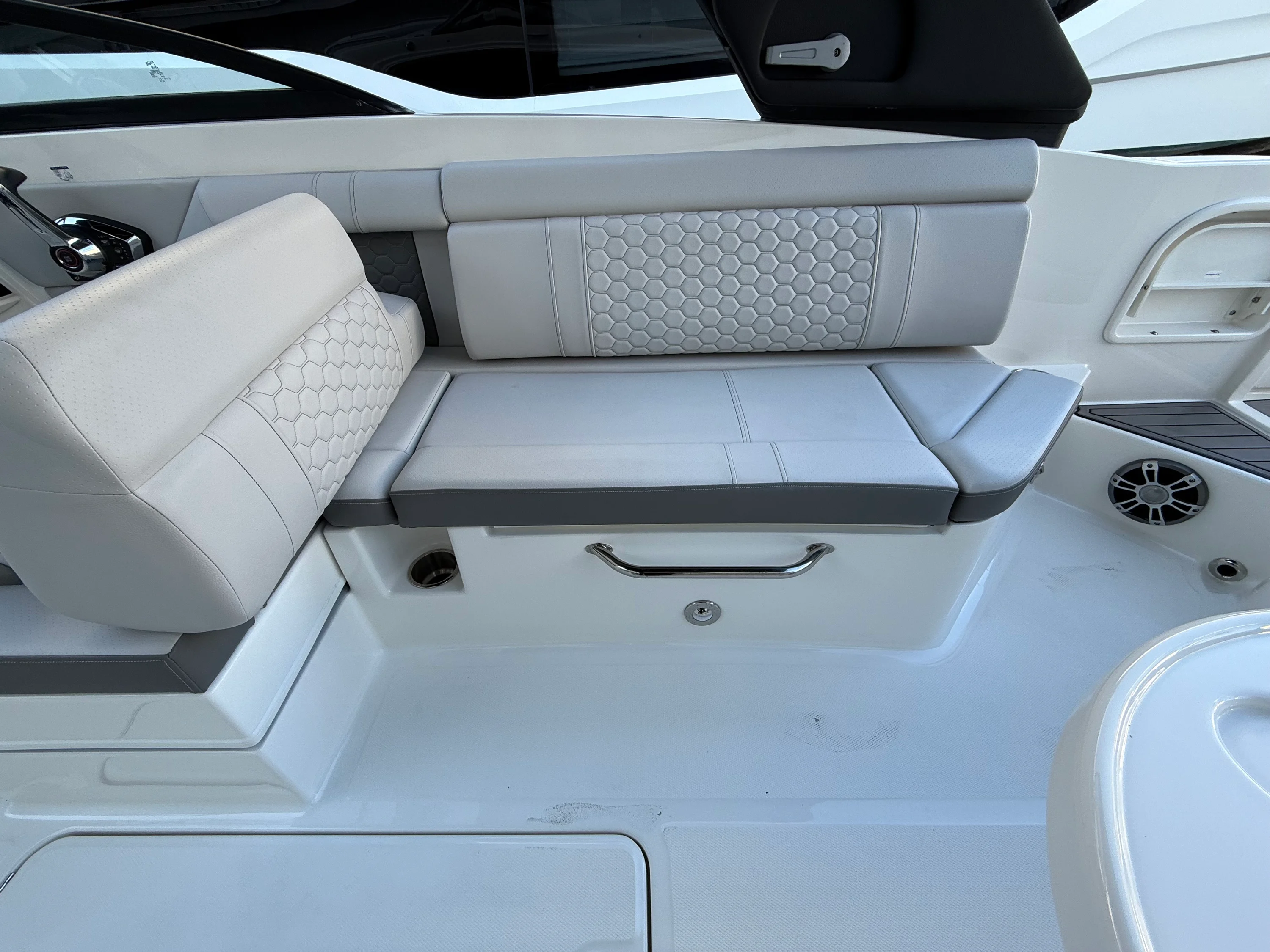 2024 Sea Ray SDX 270 Outboard Image Thumbnail #7