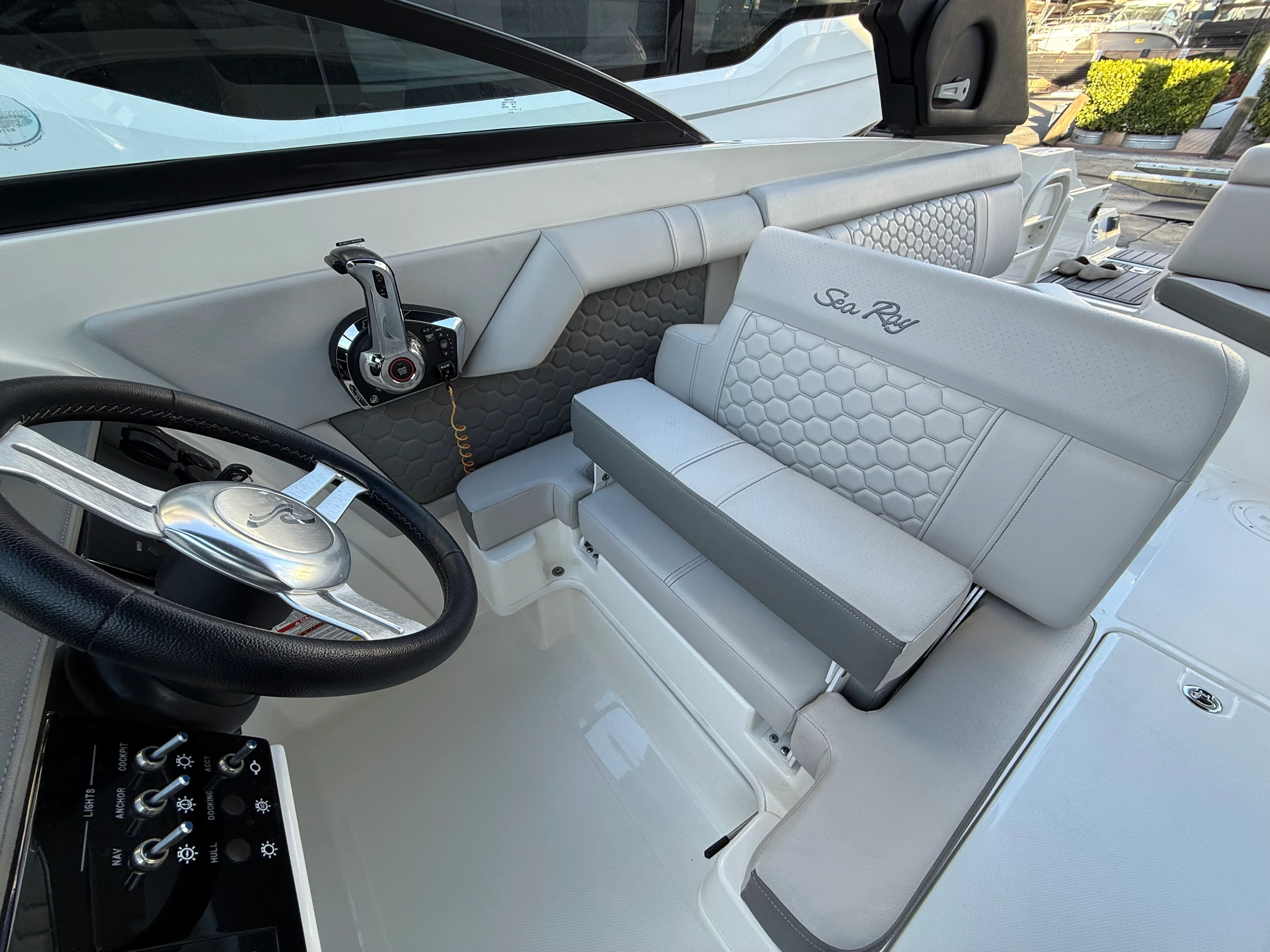 2024 Sea Ray SDX 270 Outboard Image Thumbnail #10