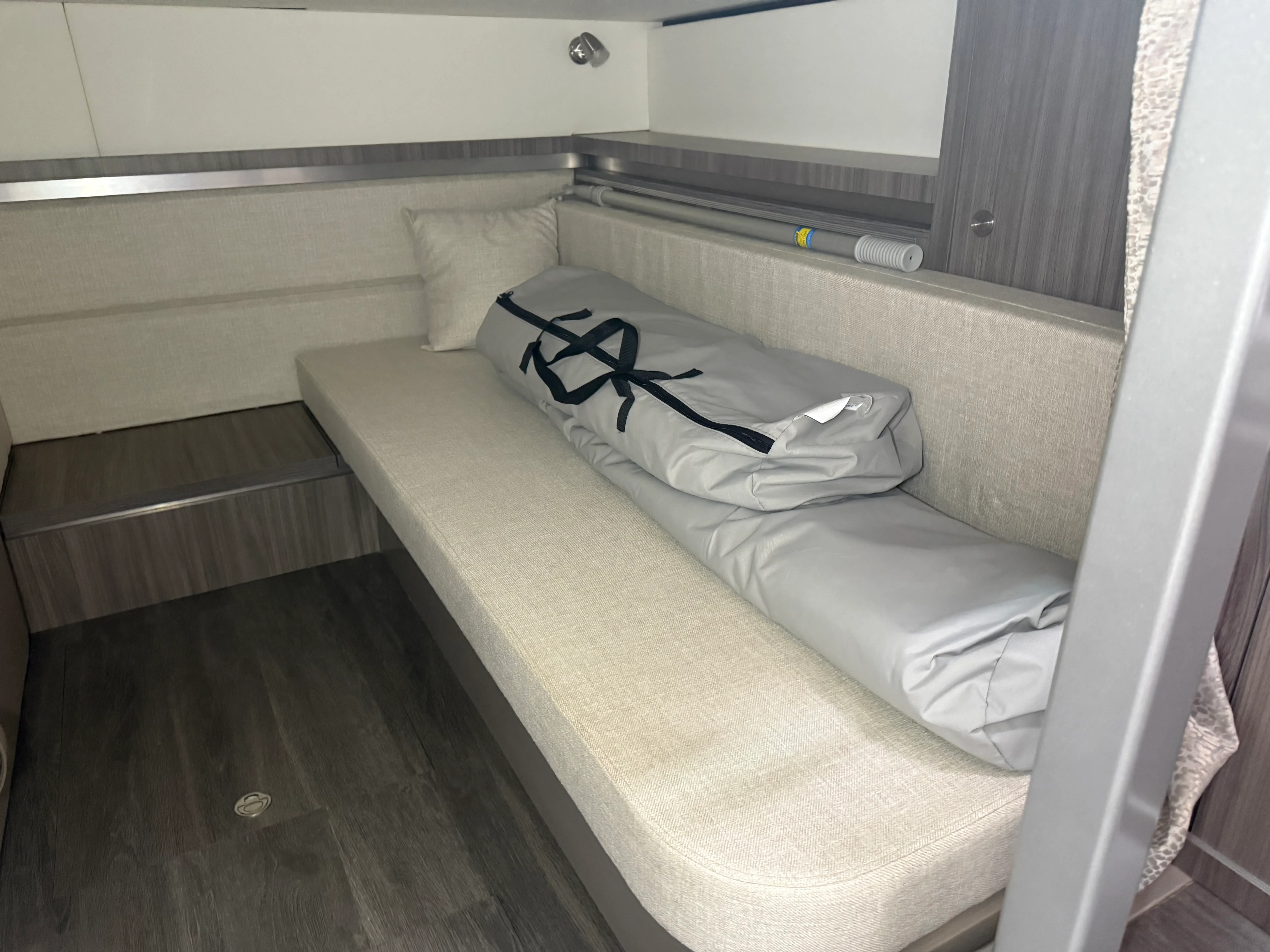 2023 Sea Ray 320 DA Image Thumbnail #30