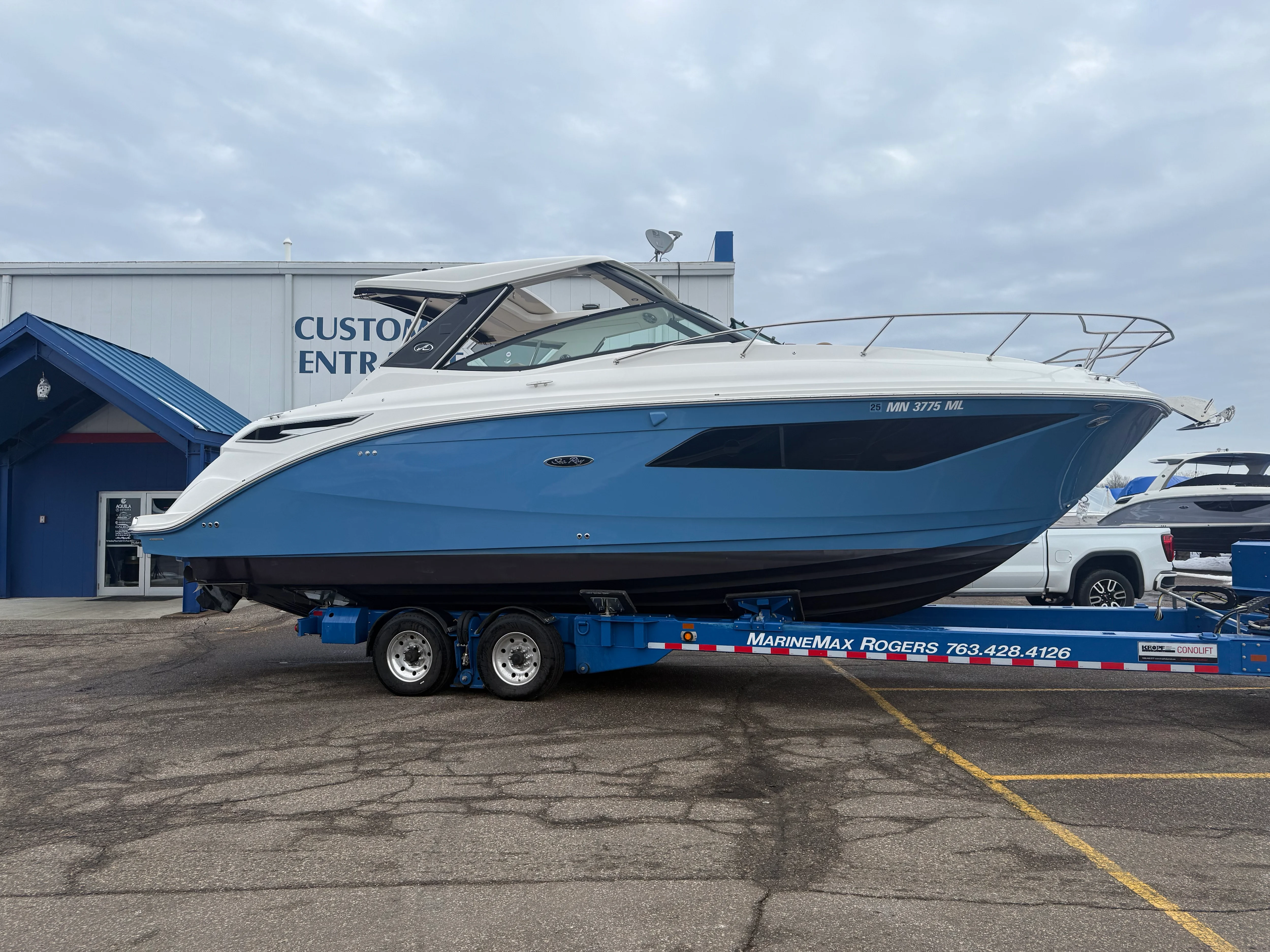 2023 Sea Ray 320 DA Image Thumbnail #0