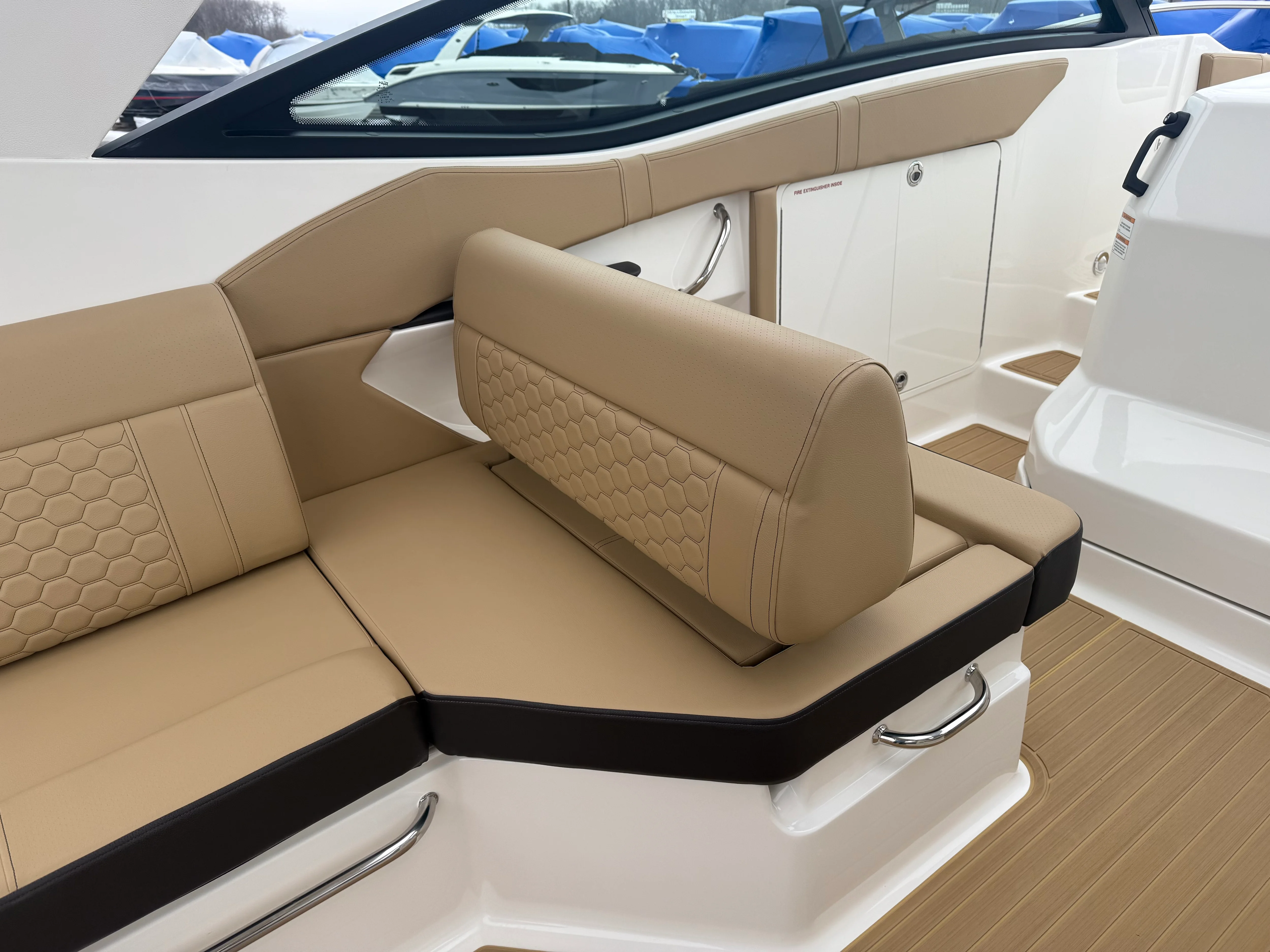 2023 Sea Ray 320 DA Image Thumbnail #13