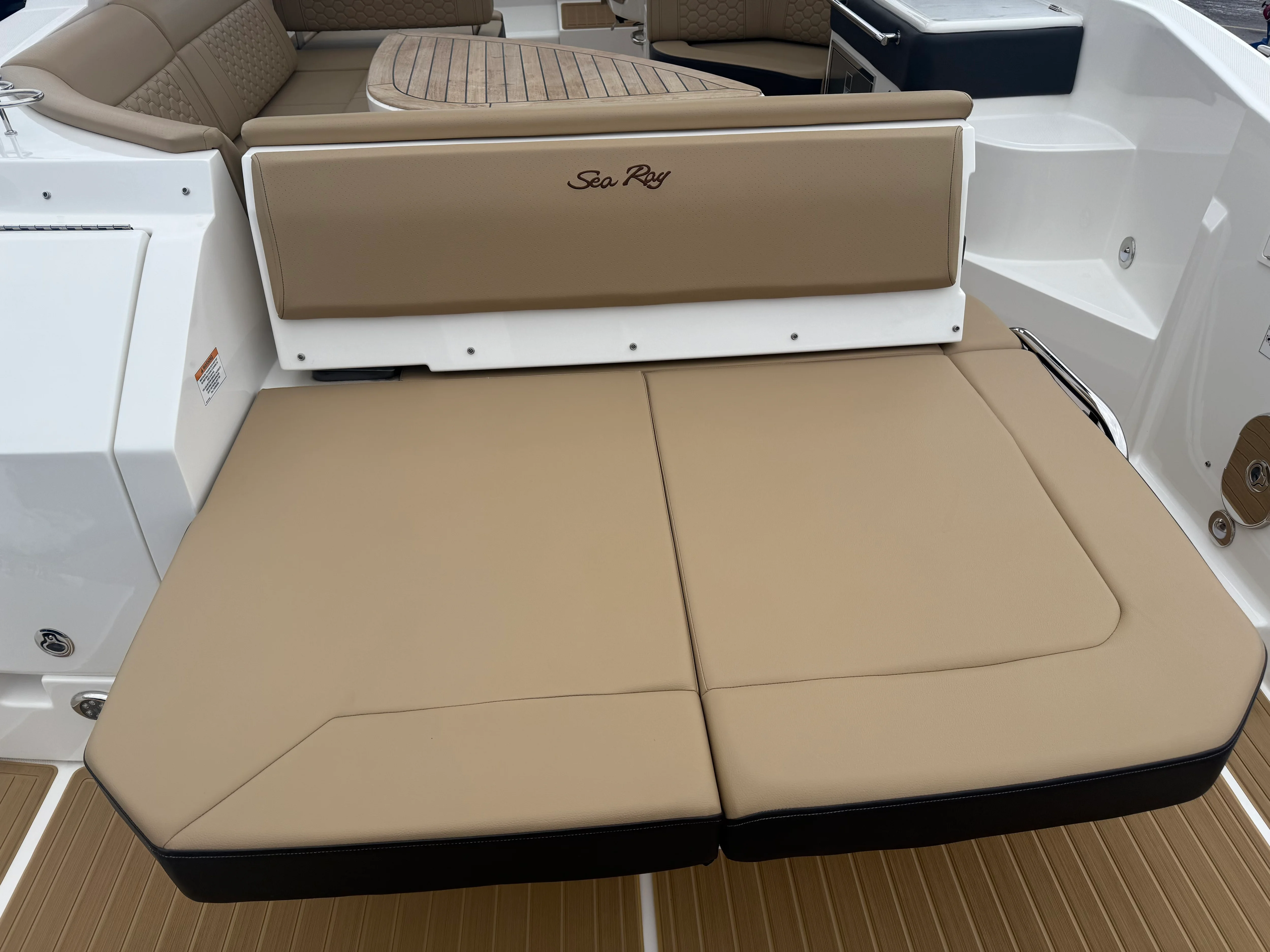 2023 Sea Ray 320 DA Image Thumbnail #5