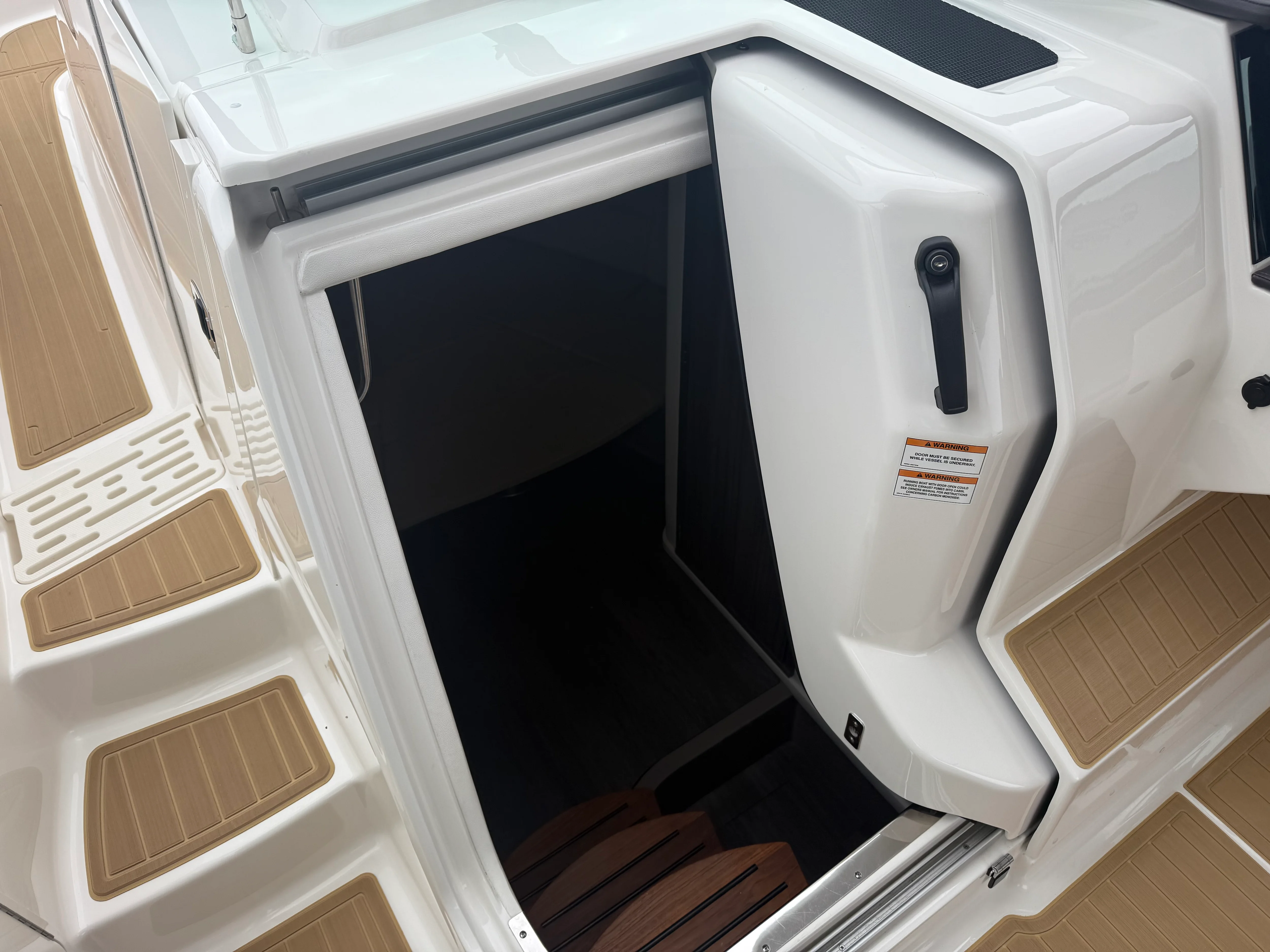 2023 Sea Ray 320 DA Image Thumbnail #26