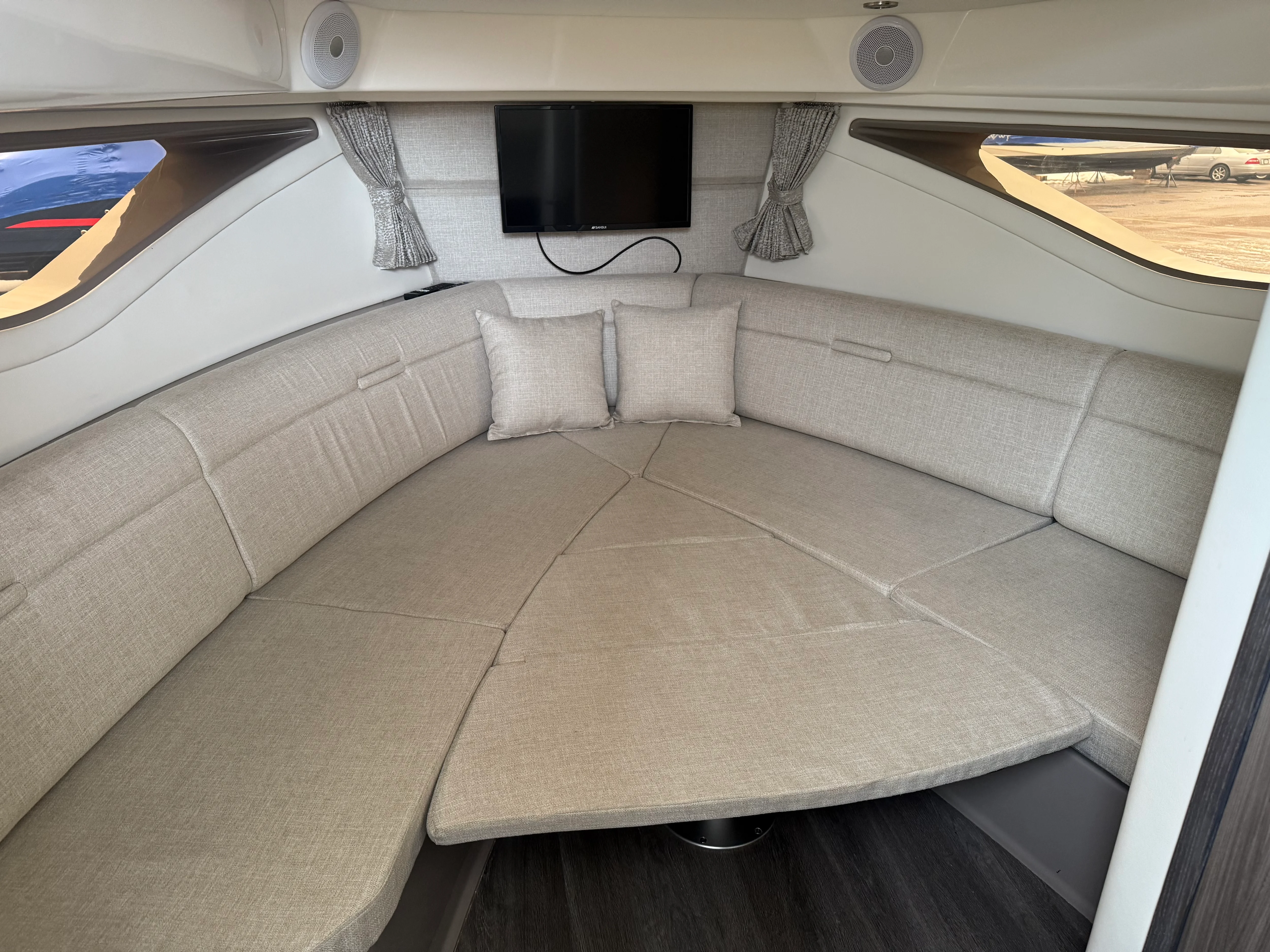 2023 Sea Ray 320 DA Image Thumbnail #27