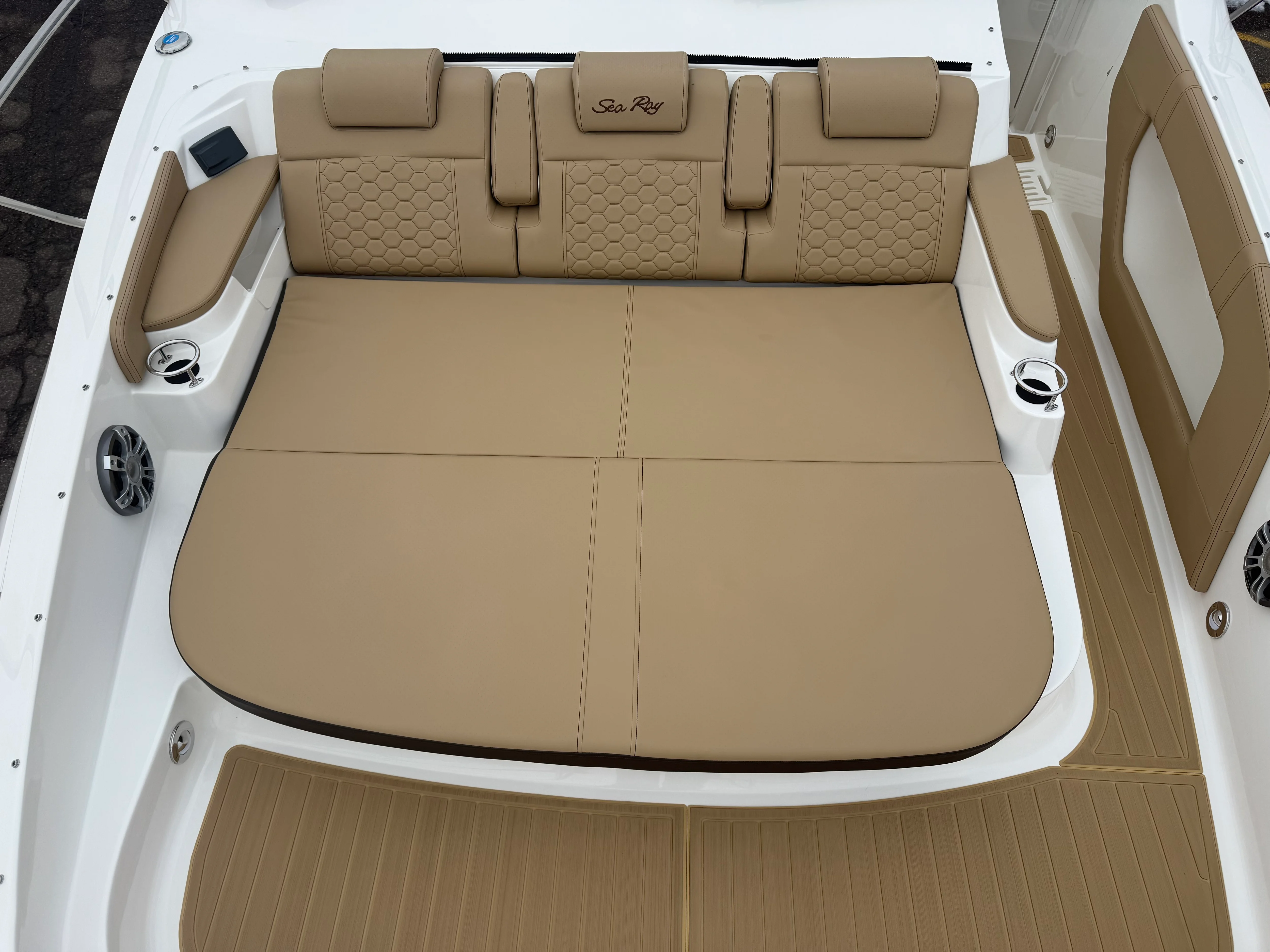 2023 Sea Ray 320 DA Image Thumbnail #16