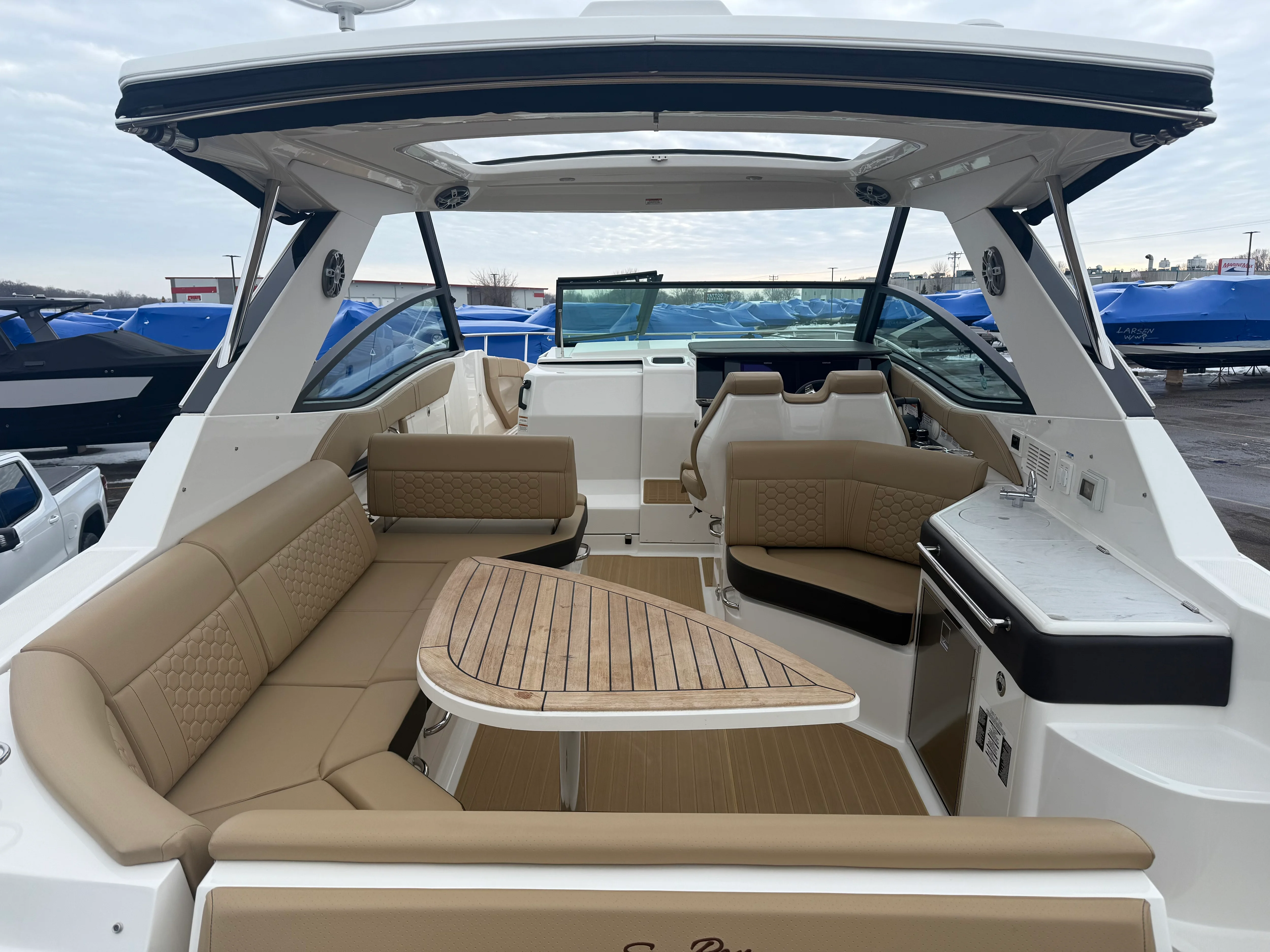 2023 Sea Ray 320 DA Image Thumbnail #25