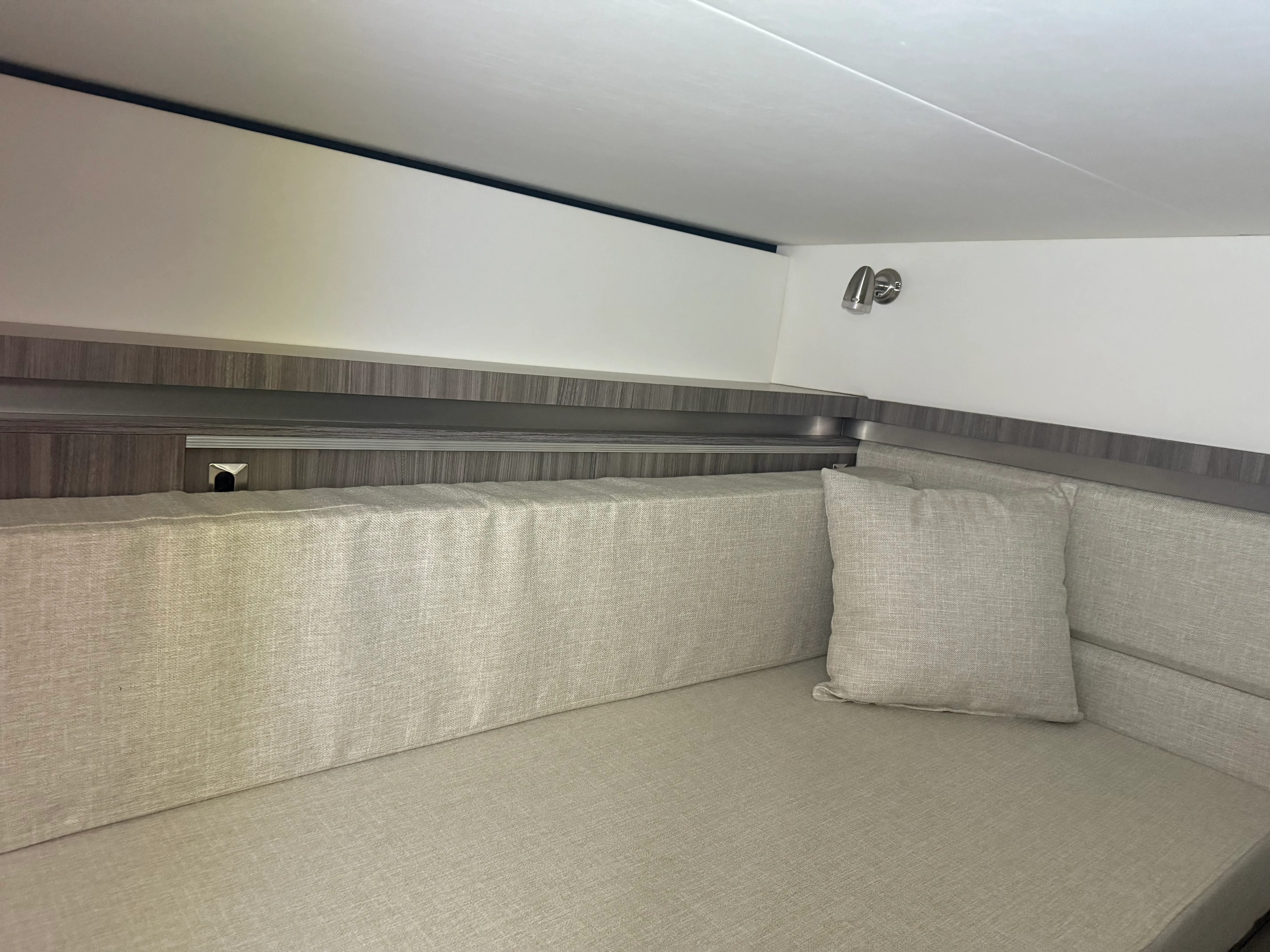 2023 Sea Ray 320 DA Image Thumbnail #31