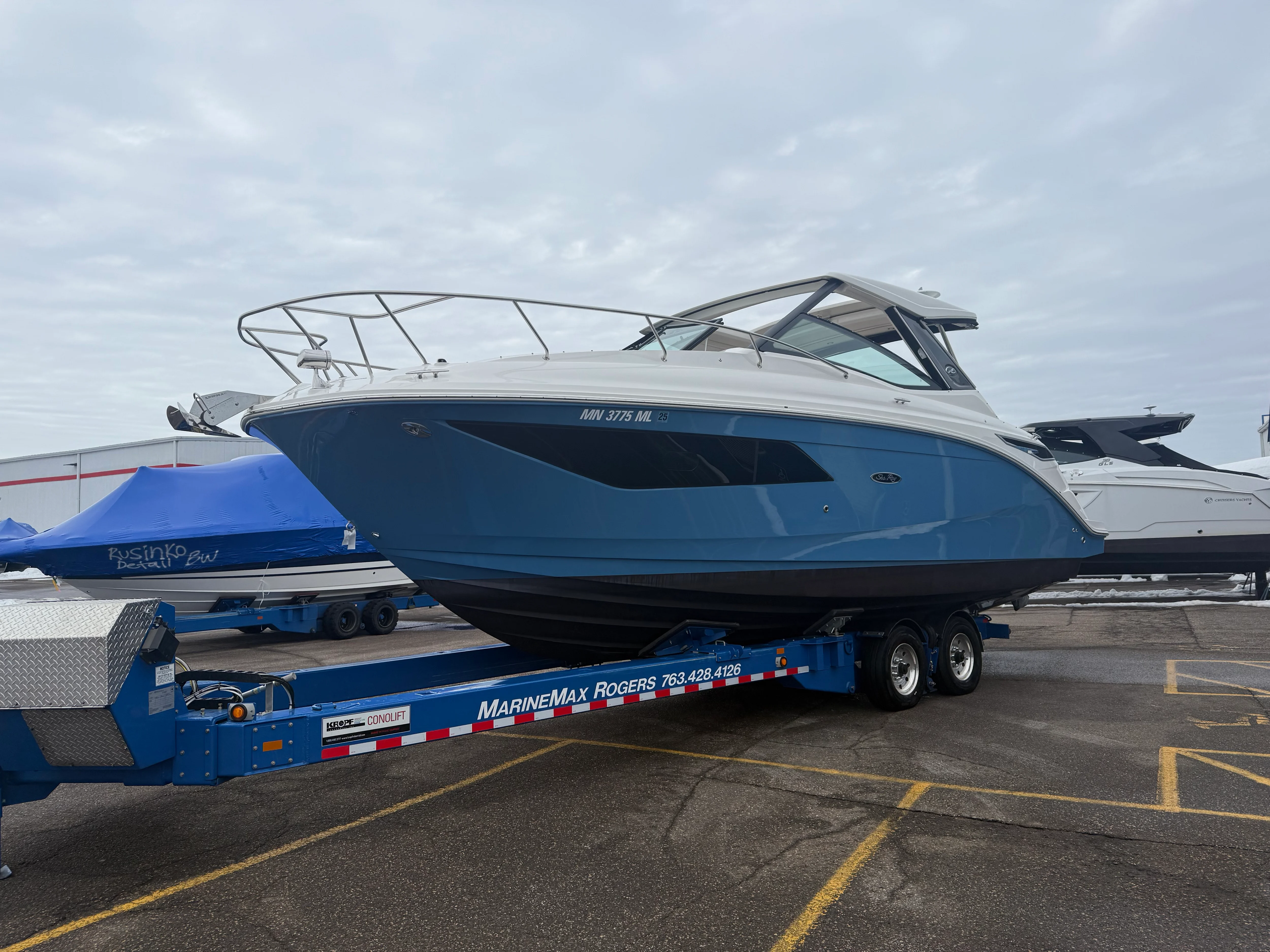 2023 Sea Ray 320 DA Image Thumbnail #3