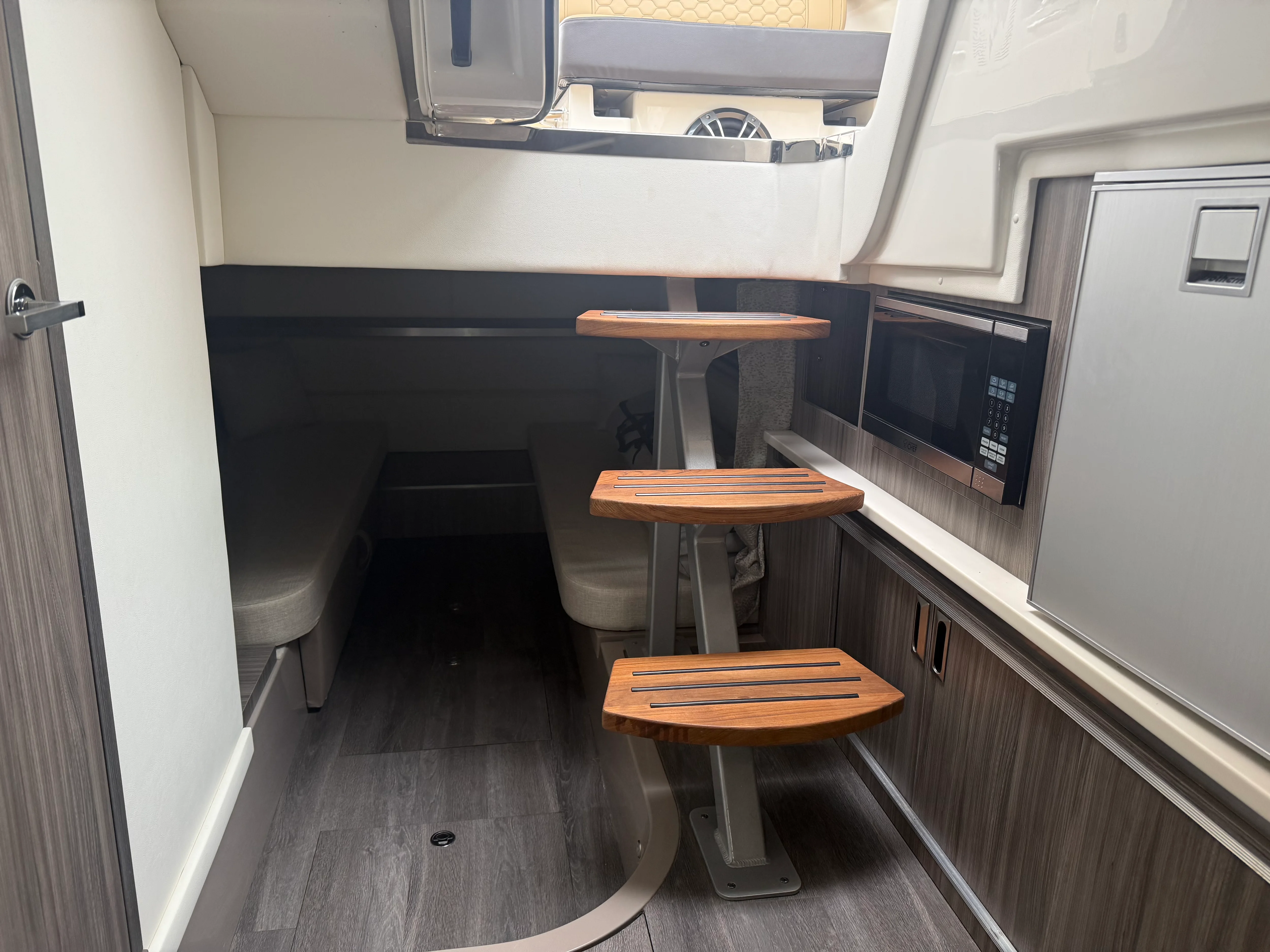 2023 Sea Ray 320 DA Image Thumbnail #38