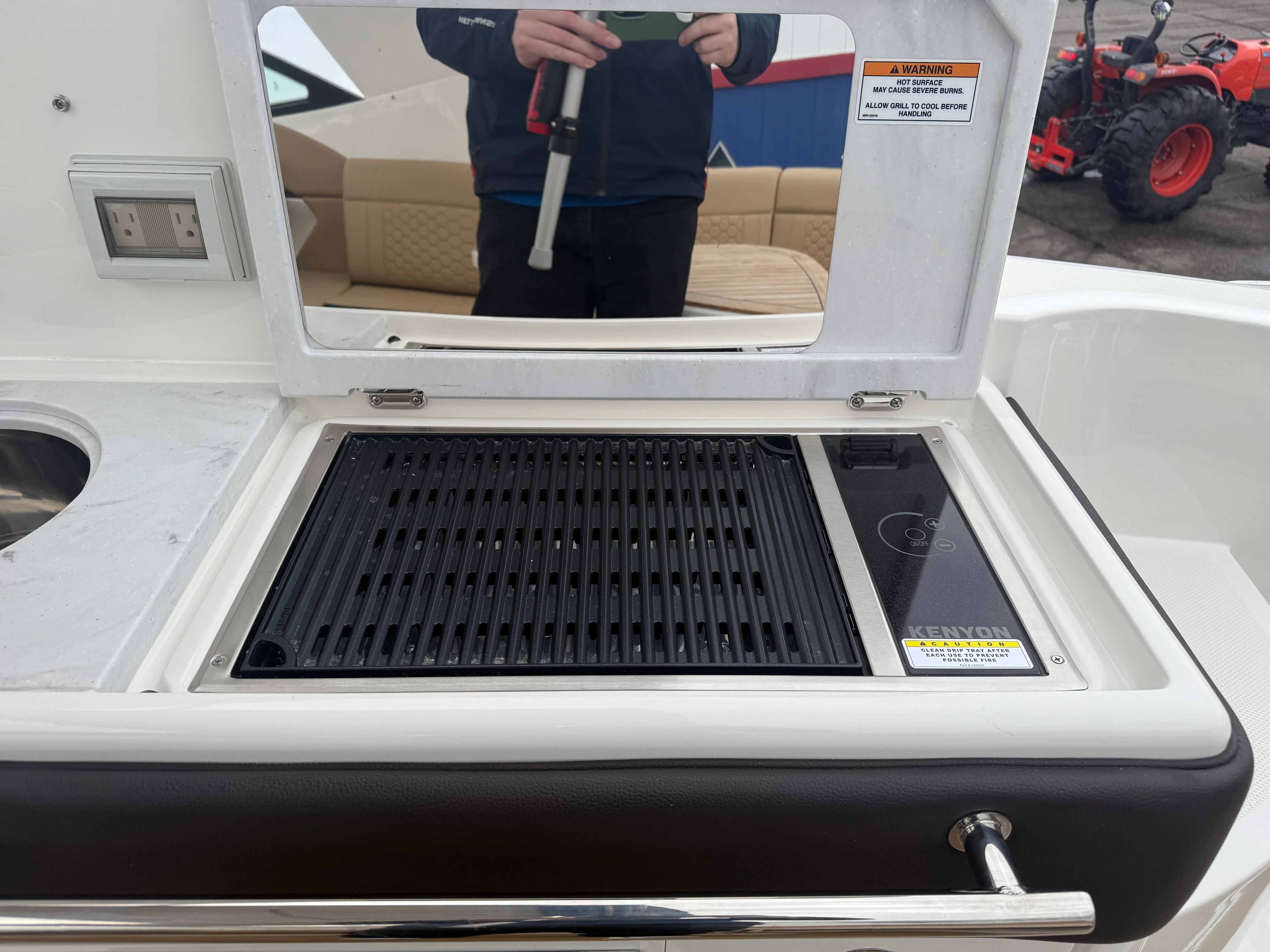 2023 Sea Ray 320 DA Image Thumbnail #9