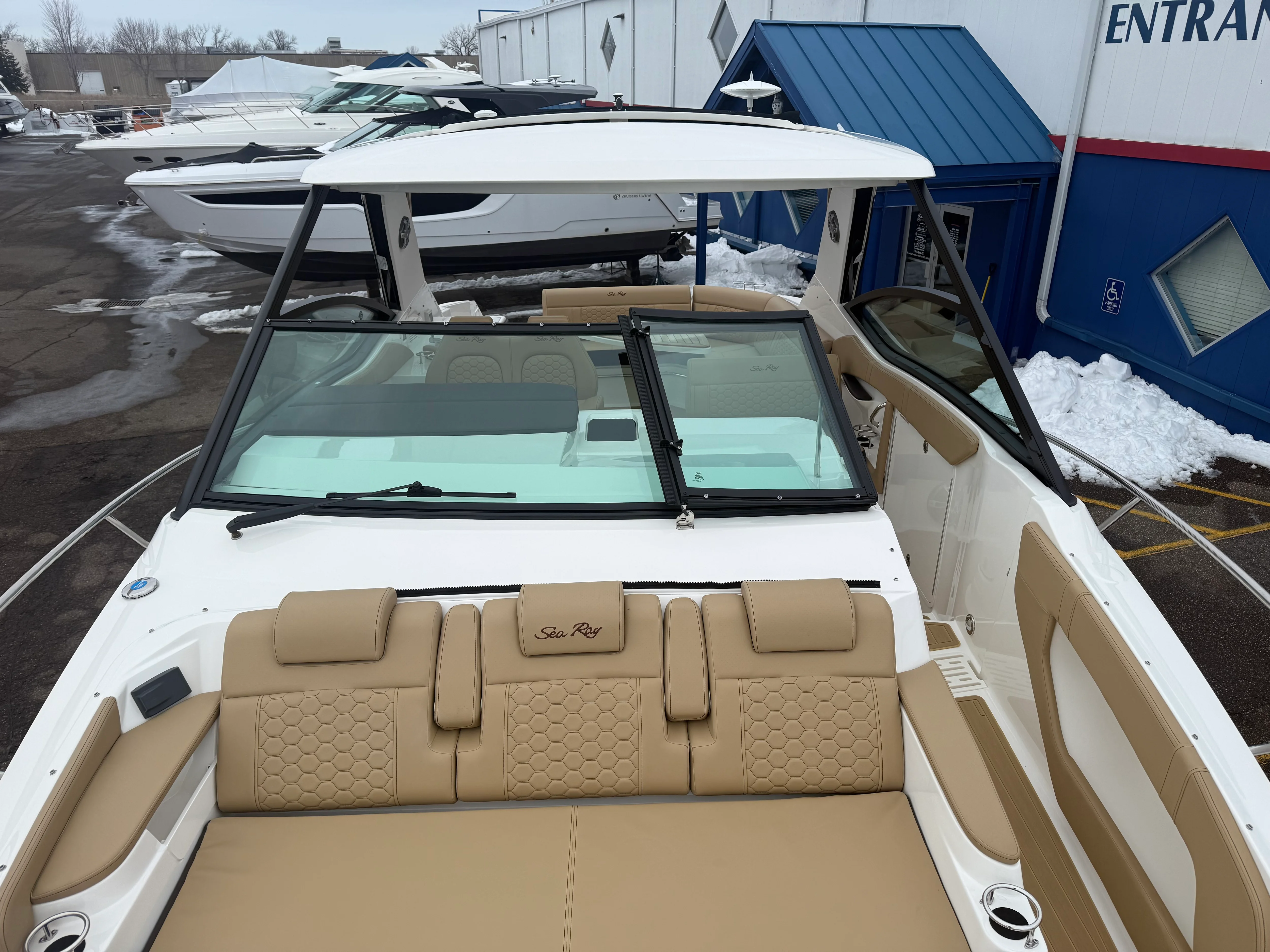 2023 Sea Ray 320 DA Image Thumbnail #17