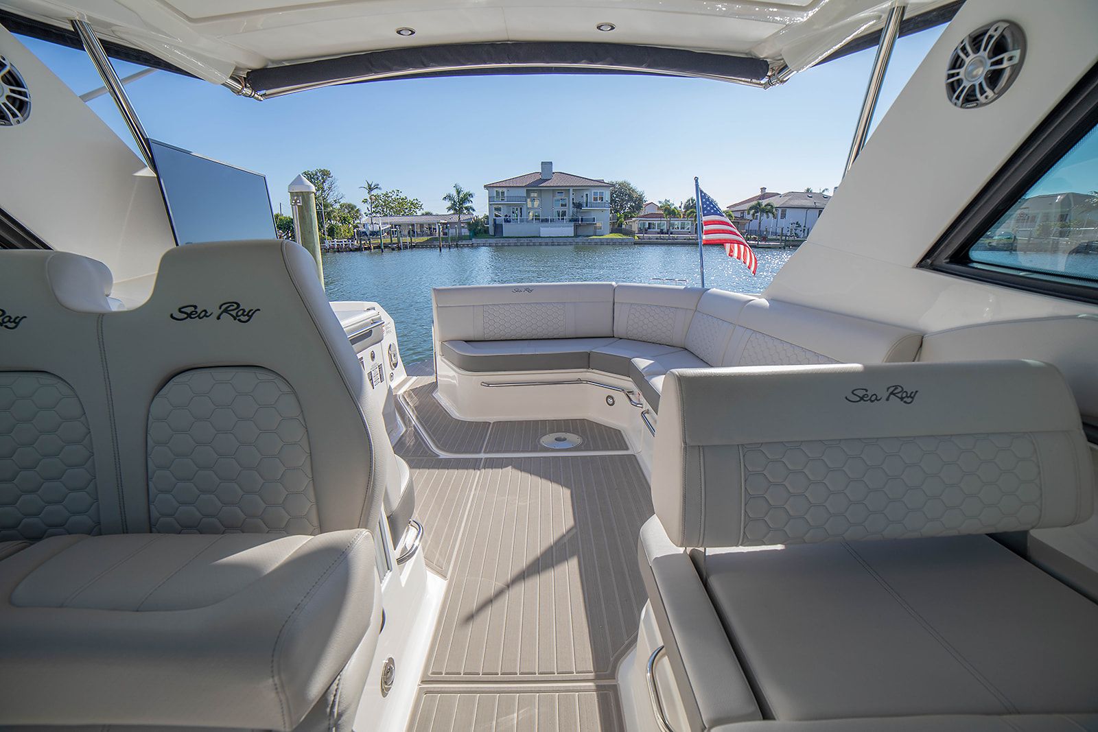 2025 Sea Ray 320 DA-OB Image Thumbnail #31