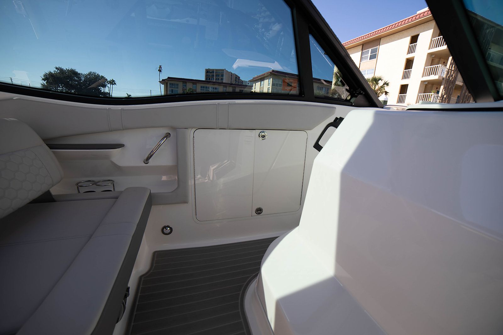 2025 Sea Ray 320 DA-OB Image Thumbnail #40