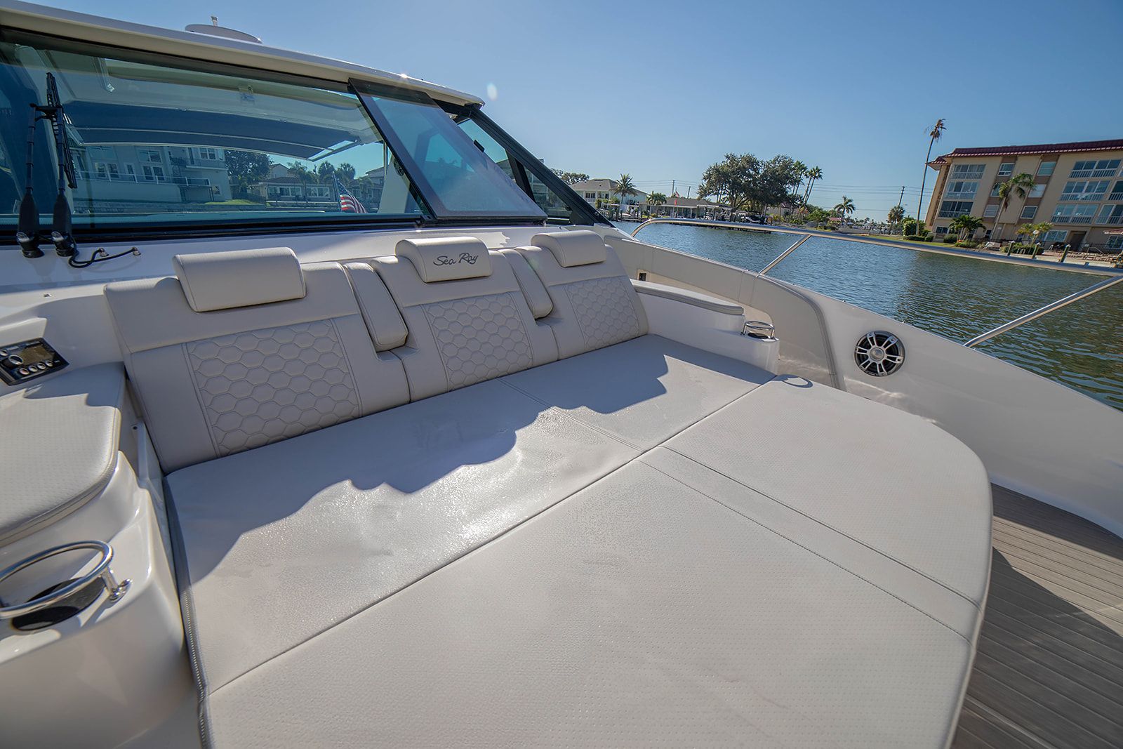 2025 Sea Ray 320 DA-OB Image Thumbnail #43