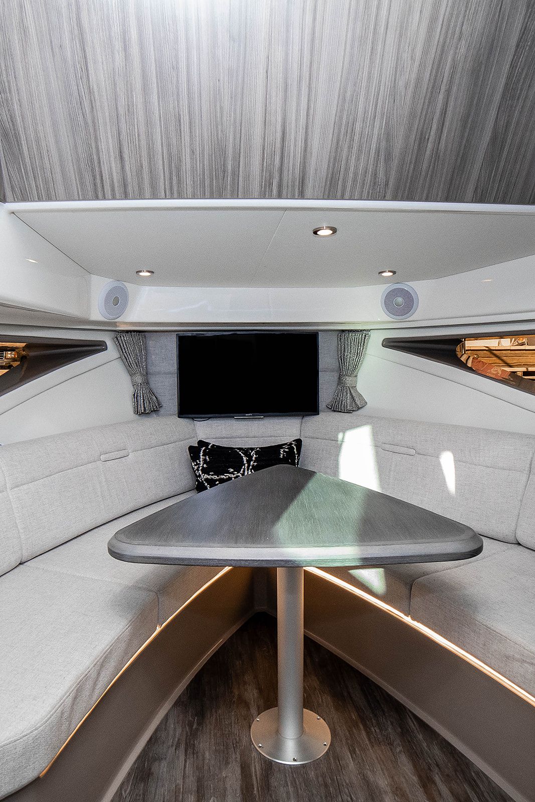 2025 Sea Ray 320 DA-OB Image Thumbnail #50