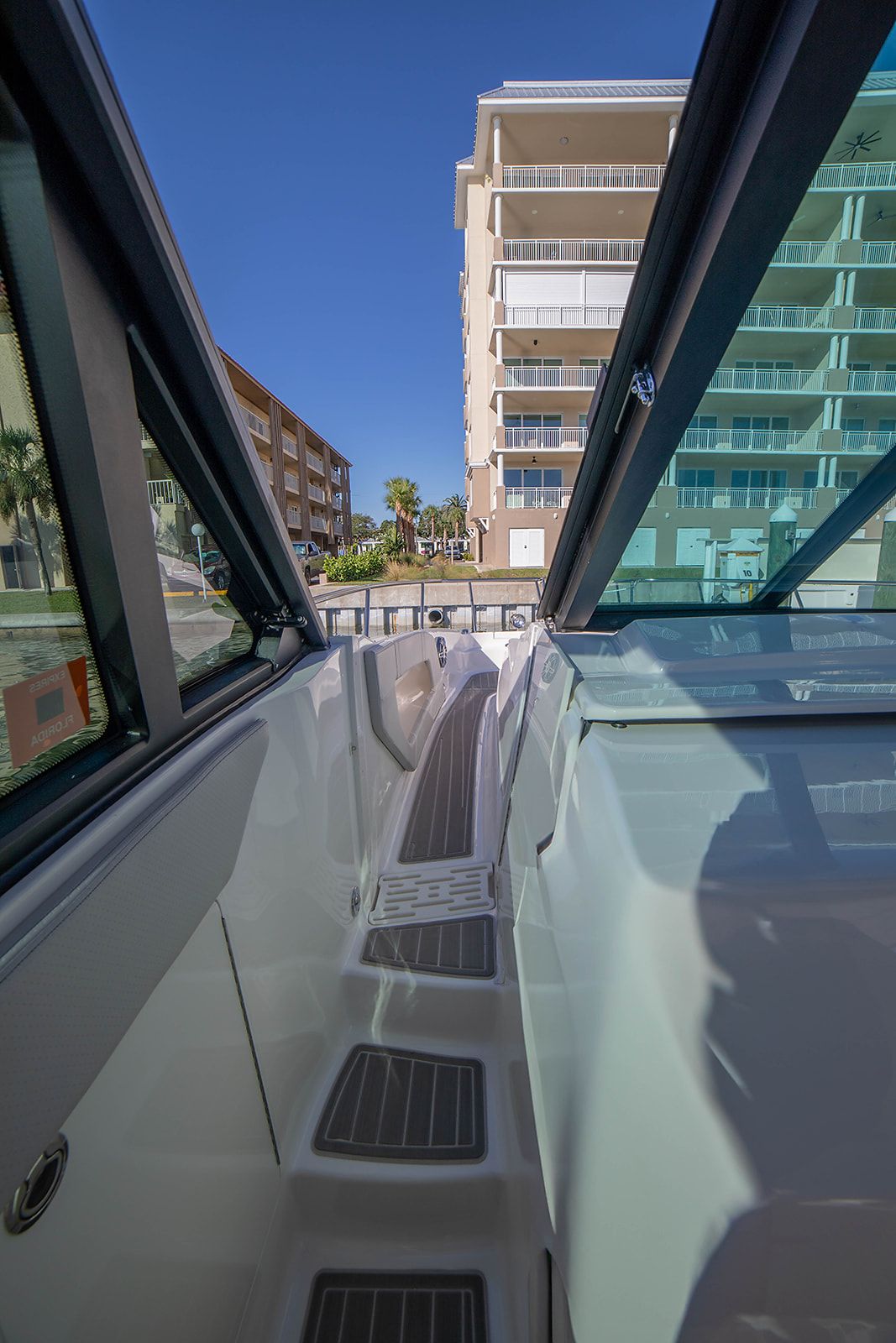 2025 Sea Ray 320 DA-OB Image Thumbnail #42