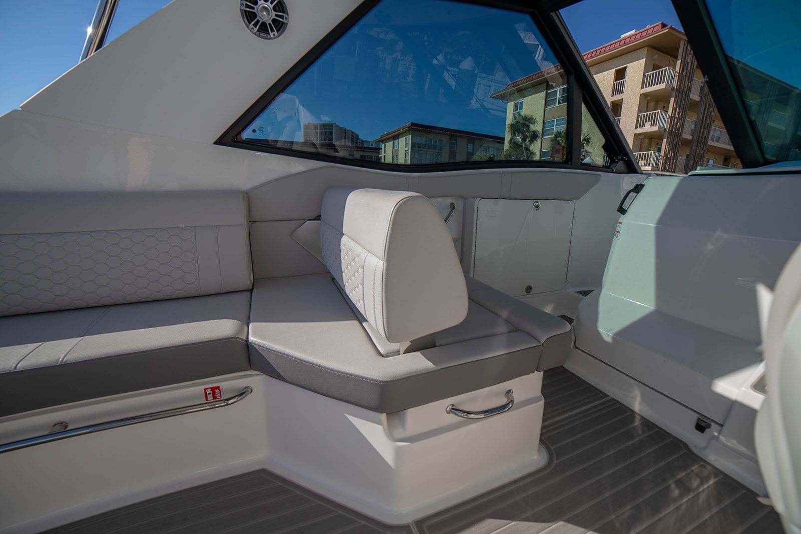 2025 Sea Ray 320 DA-OB Image Thumbnail #28